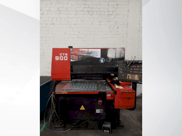 Koneen  AMADA CTS-900 etunäkymä