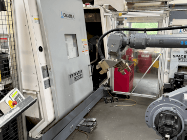 Koneen  Okuma Twinstar LT300-M etunäkymä