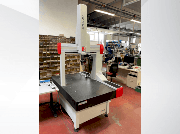 Koneen  Coord3 ARES NT 1075 MOT etunäkymä