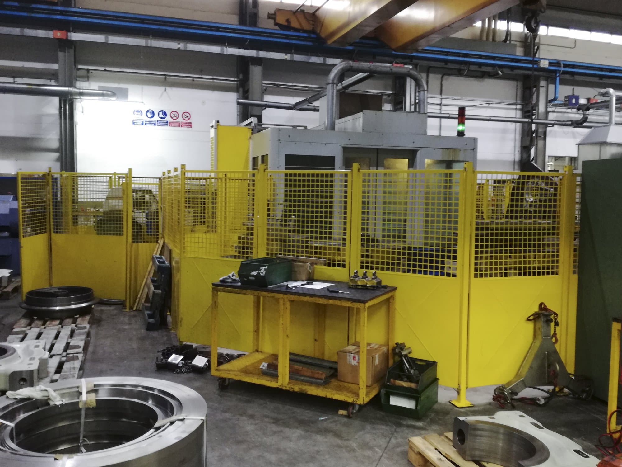 Koneen  Mandelli etunäkymäM8 UT