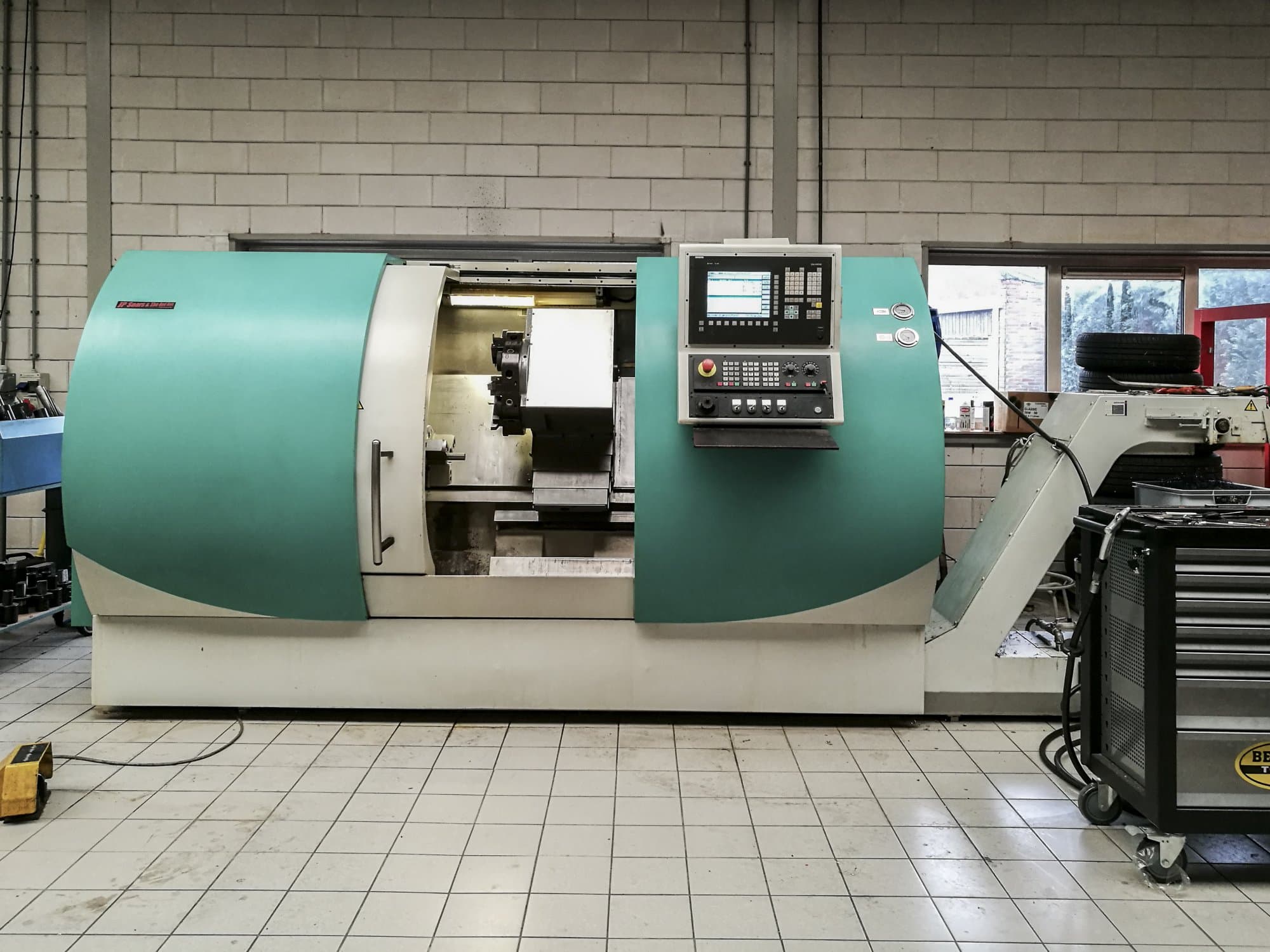 Koneen  TRENS etunäkymäSBL 500 CNC