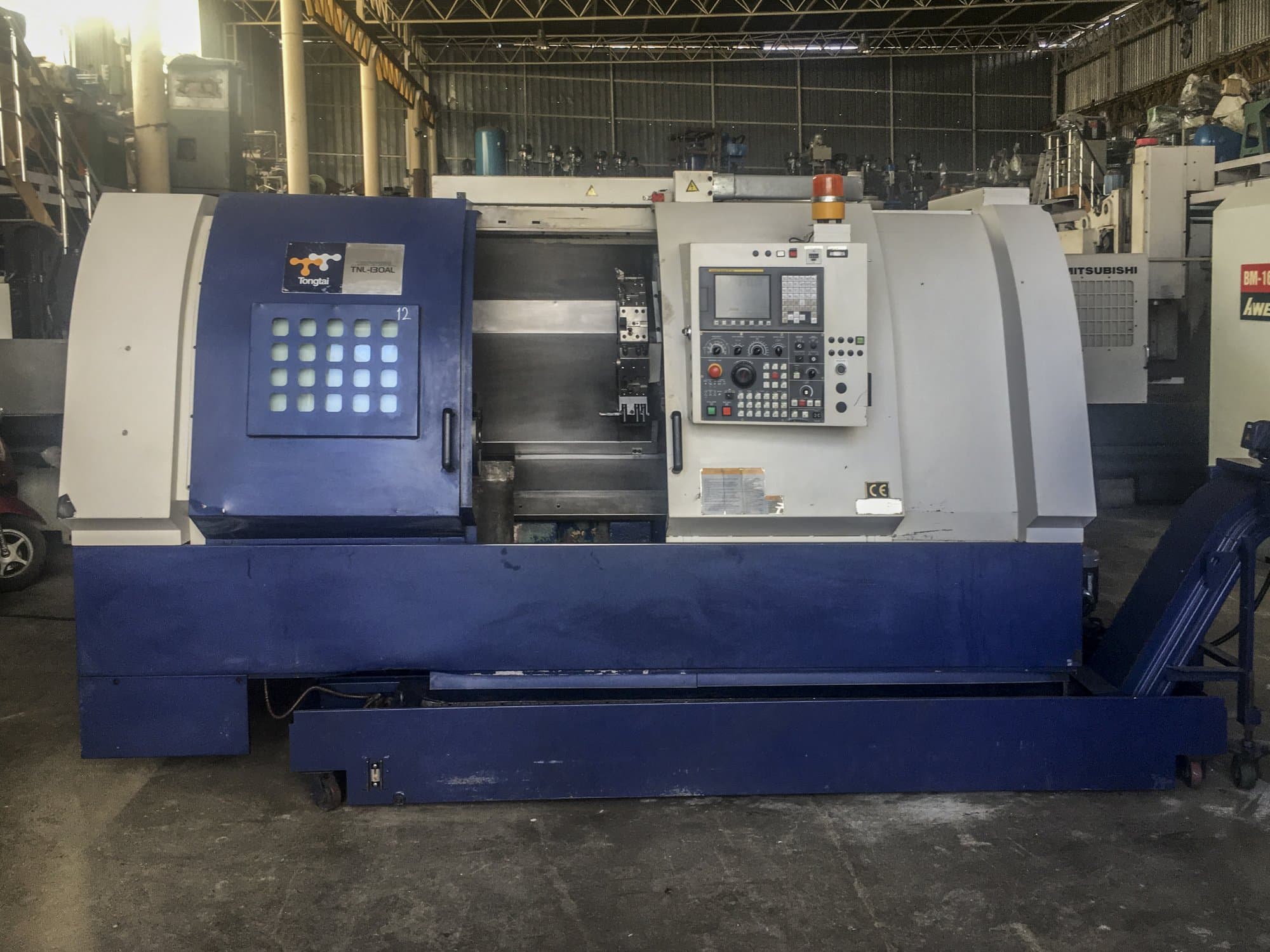 Koneen  Tongtai etunäkymäTNL-130 AL