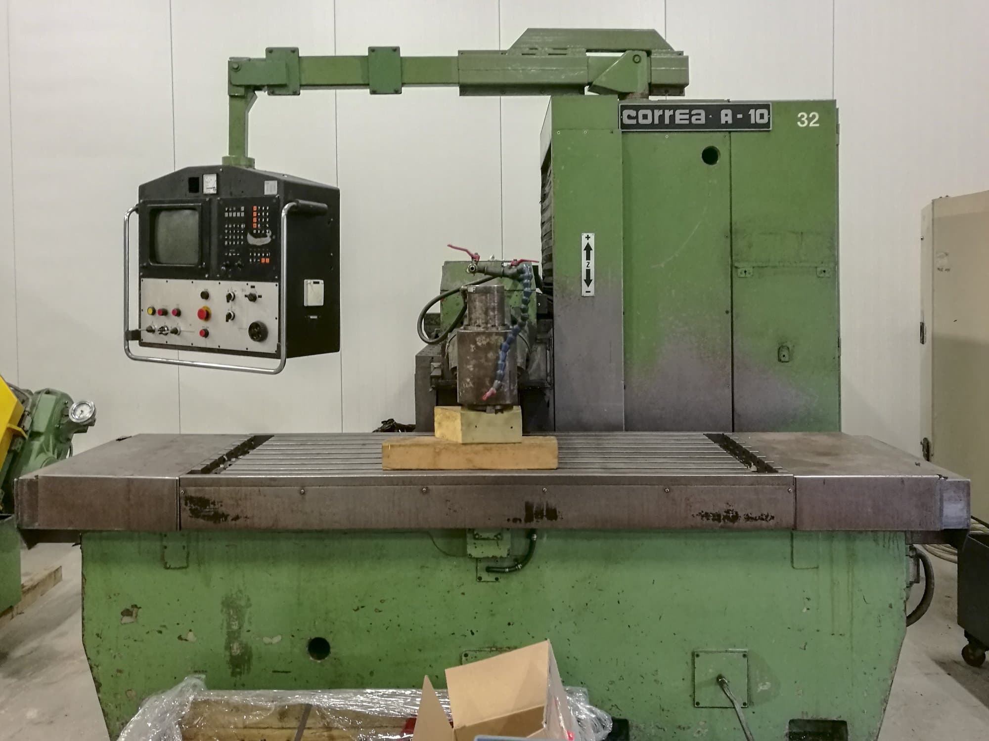 Koneen  Correa etunäkymäA-10