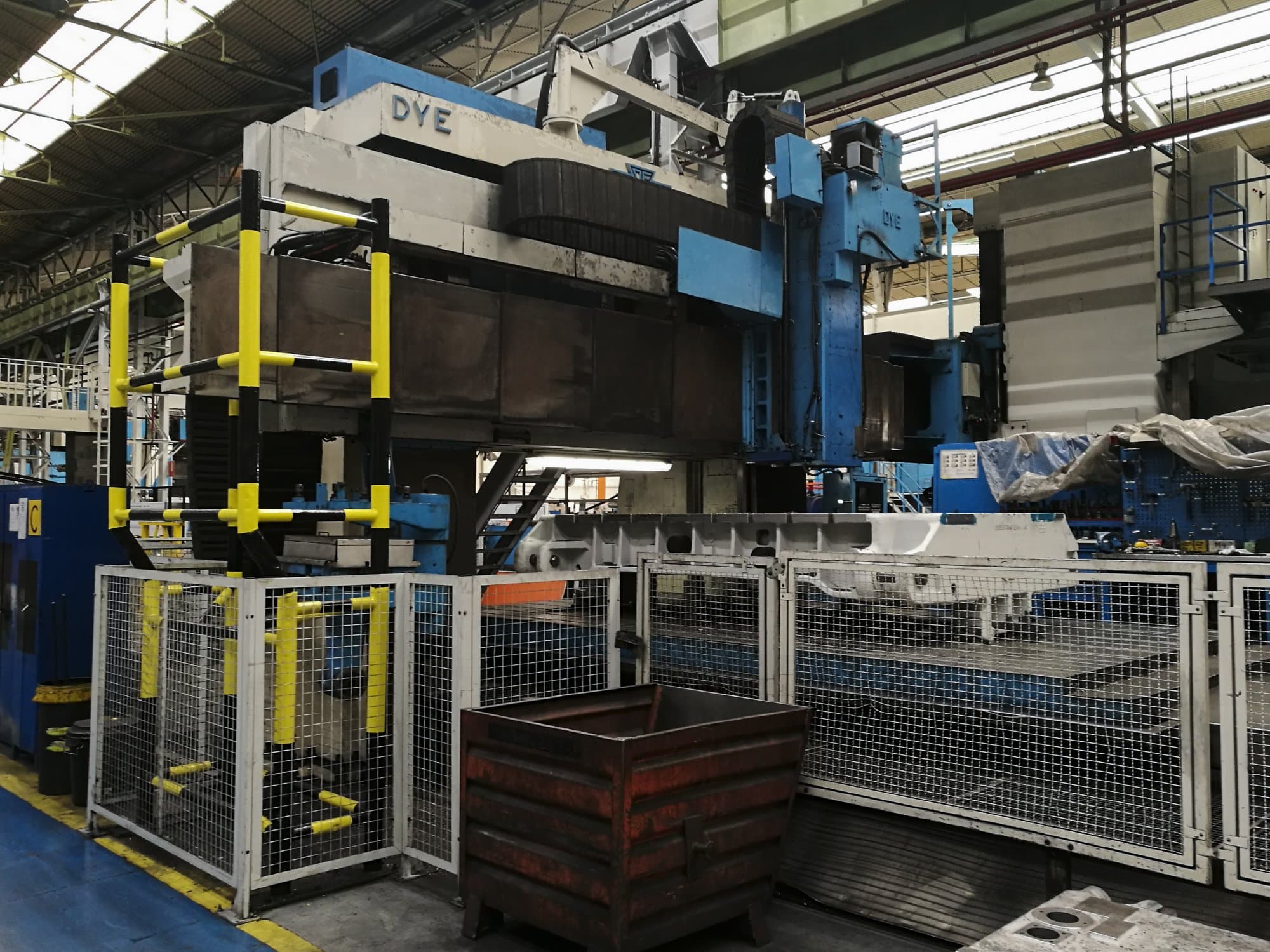 Koneen DYE vasen näkymäFPF-4-N/C