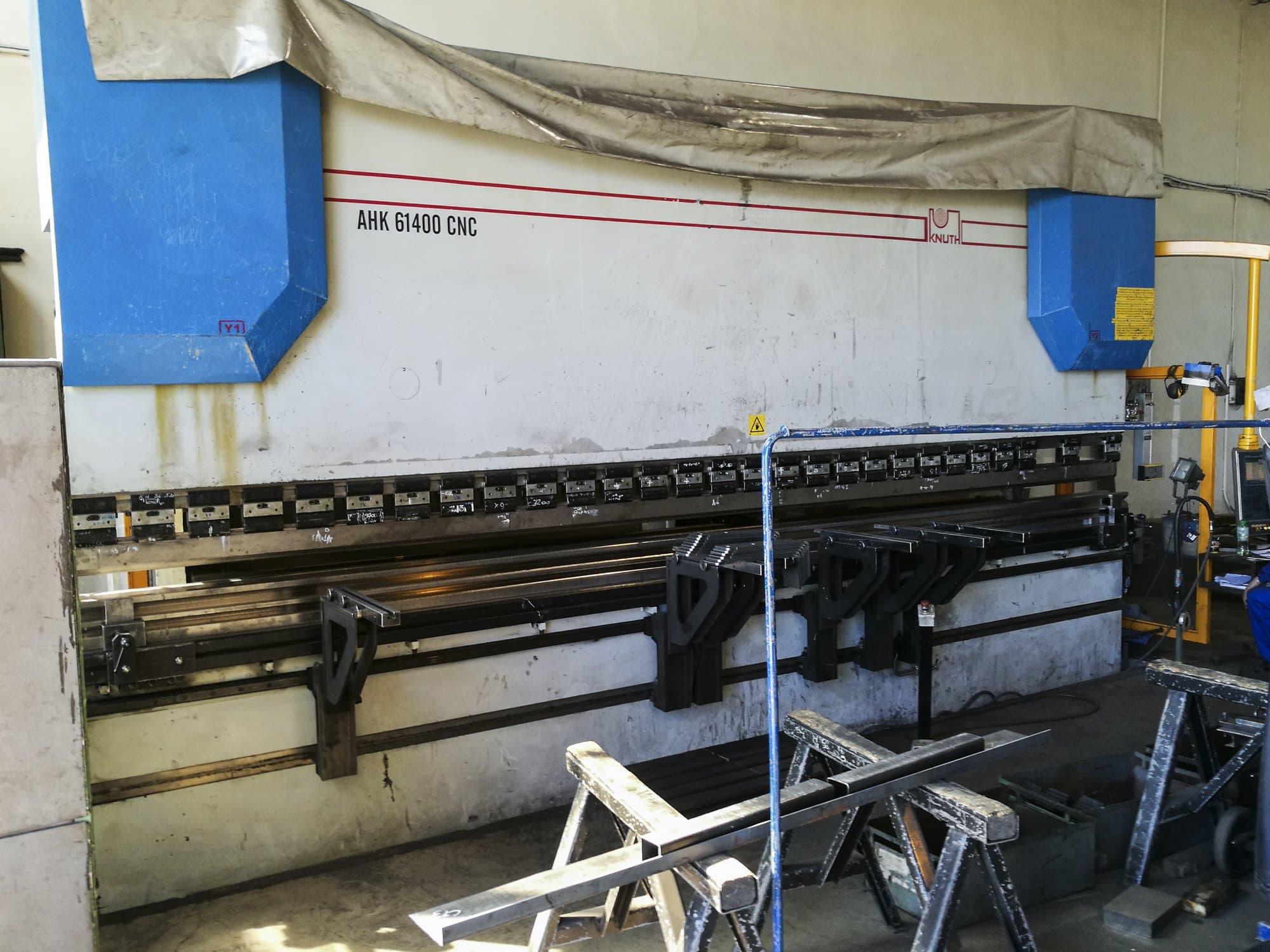 Koneen KNUTH vasen näkymäAHK 61400 CNC