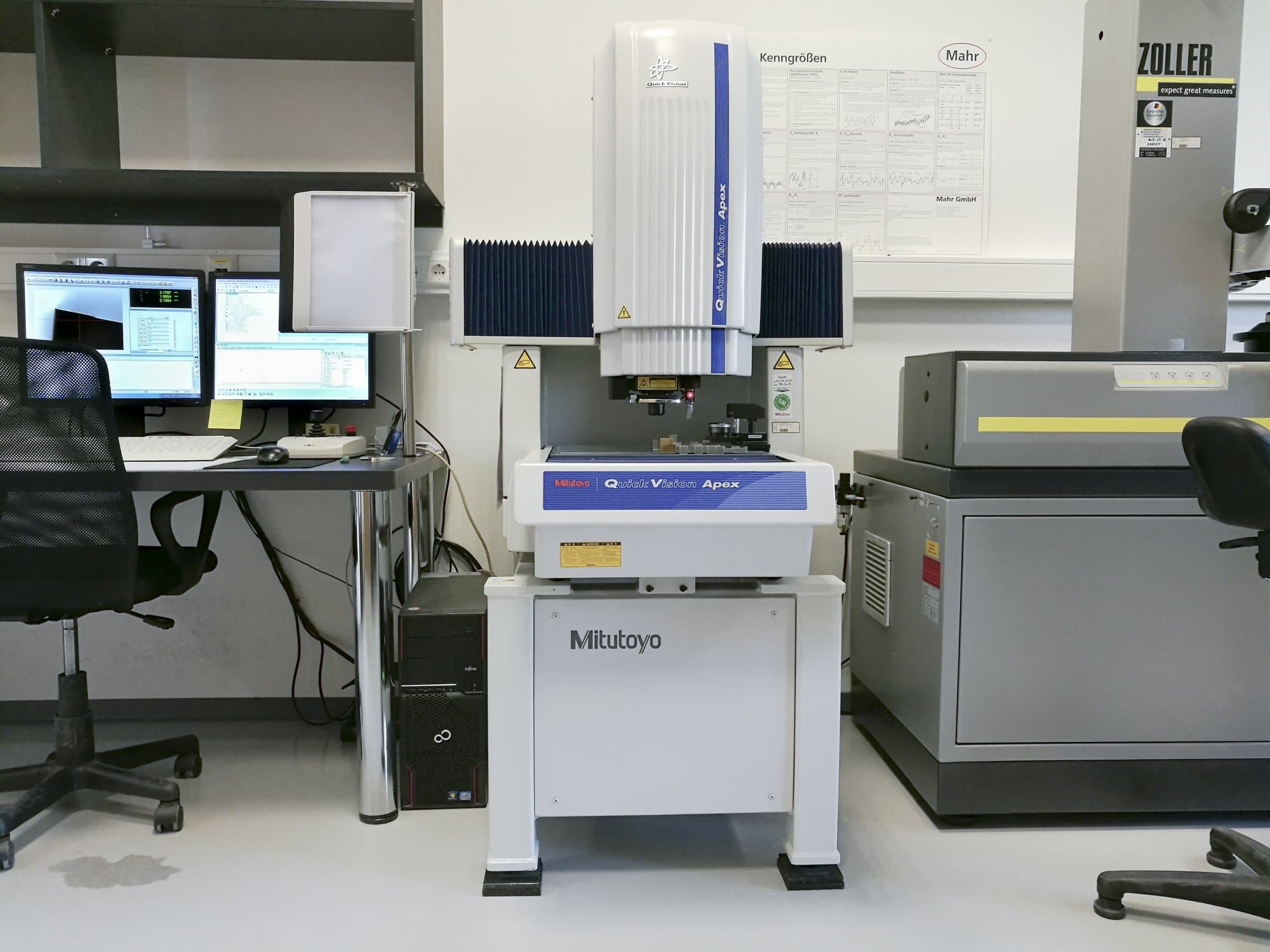 Koneen  Mitutoyo etunäkymäQVT1-X302PIL-C