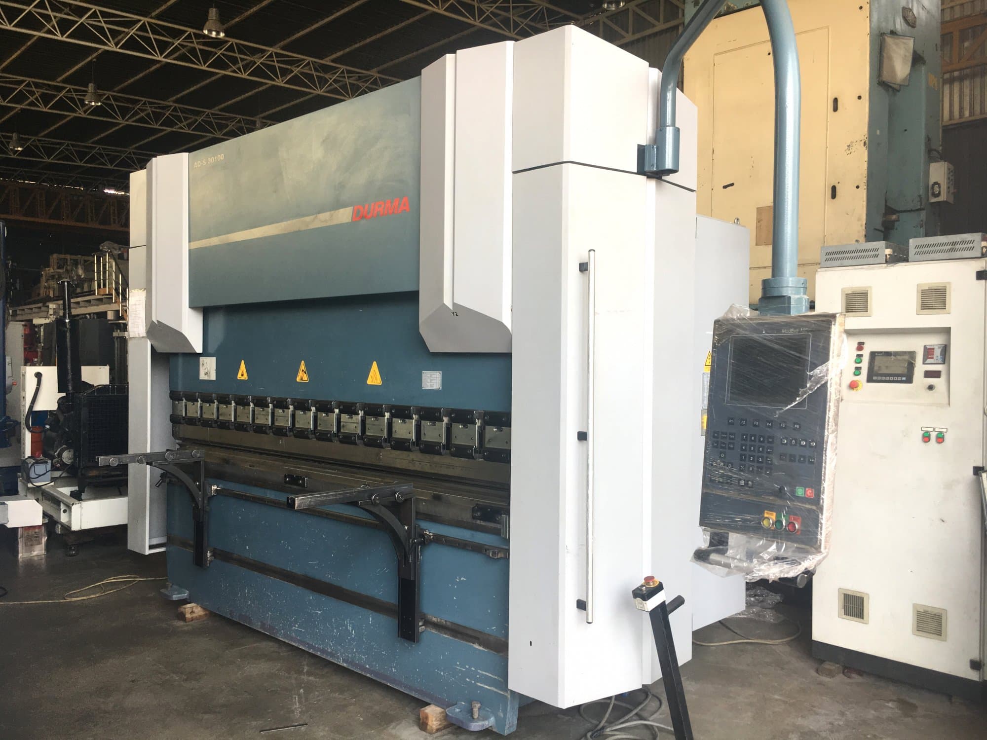 Koneen Durma oikea näkymäAD-S 30100