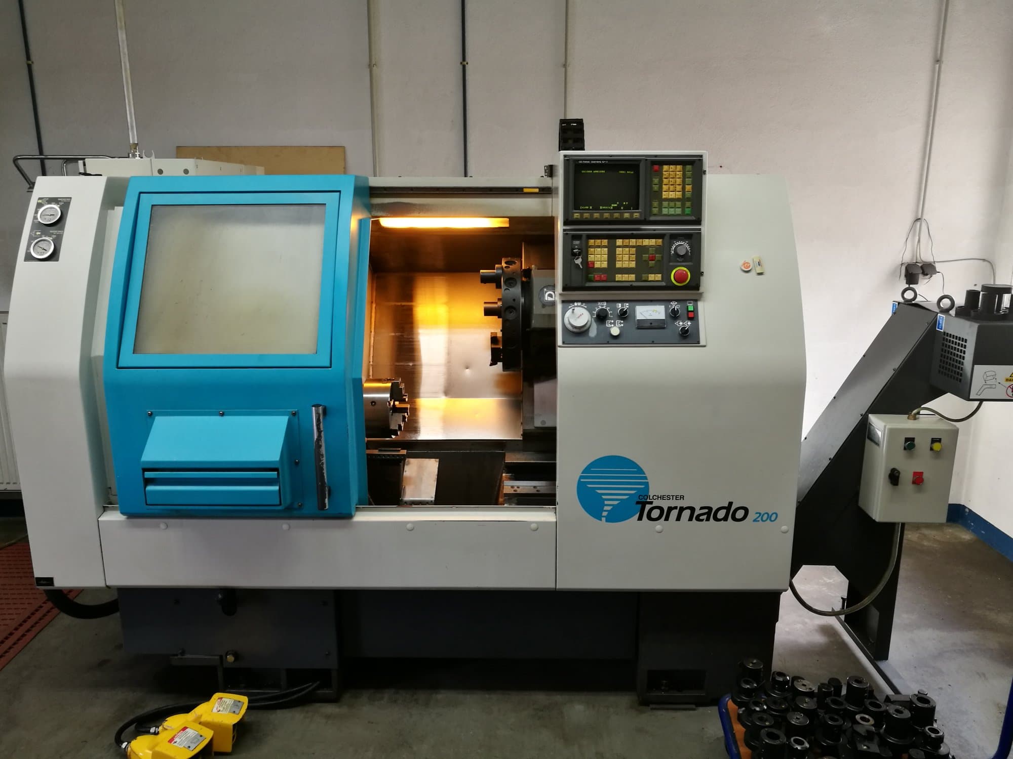 Koneen Colchester TORNADO 200 Etunäkymä