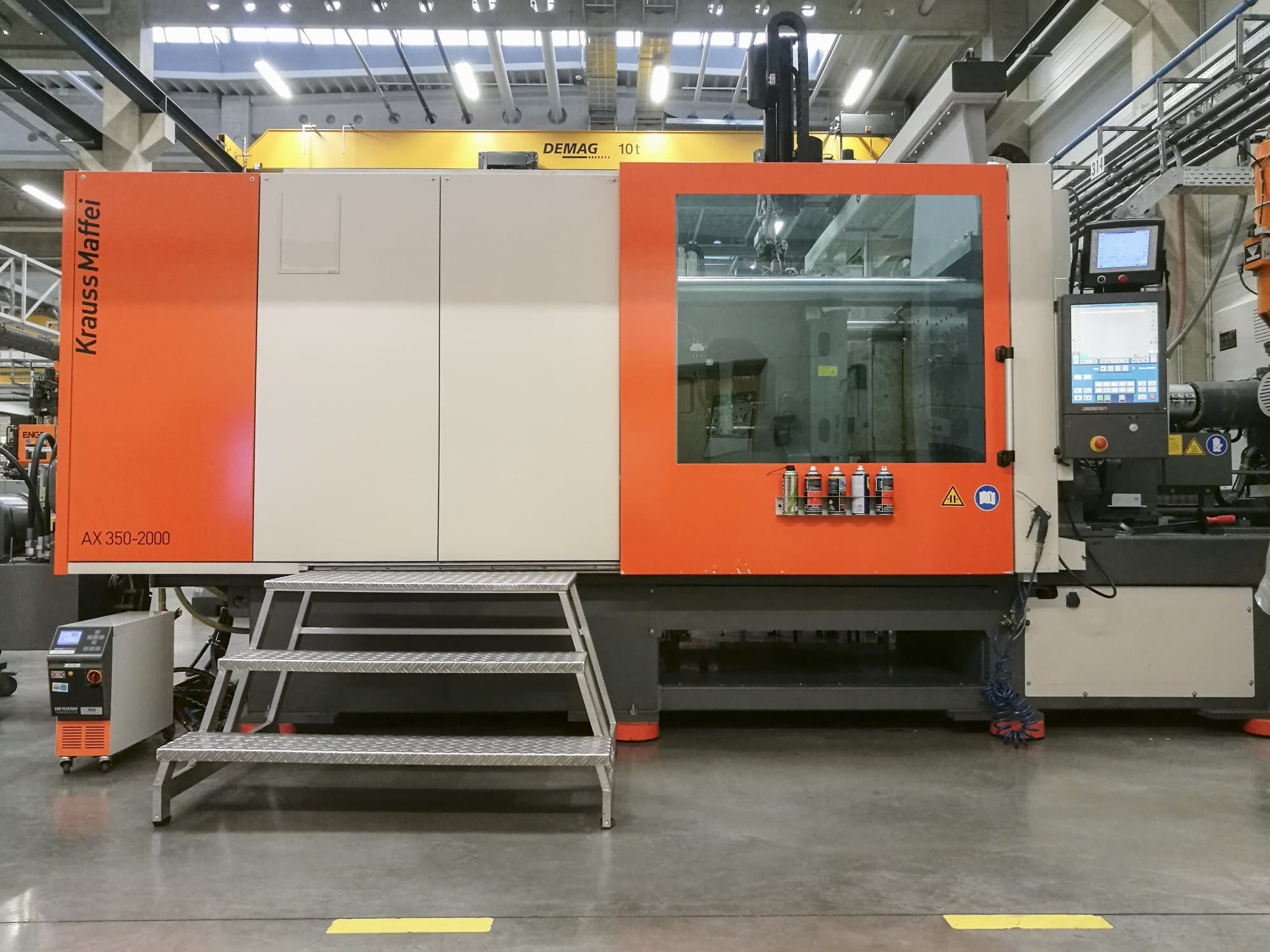 Koneen  Krauss Maffei etunäkymä350-2000 AX