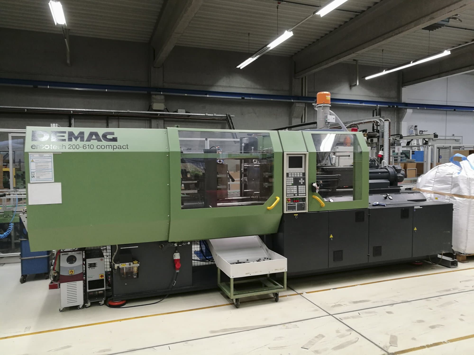 Koneen DEMAG vasen näkymäErgotech 200-610 NC