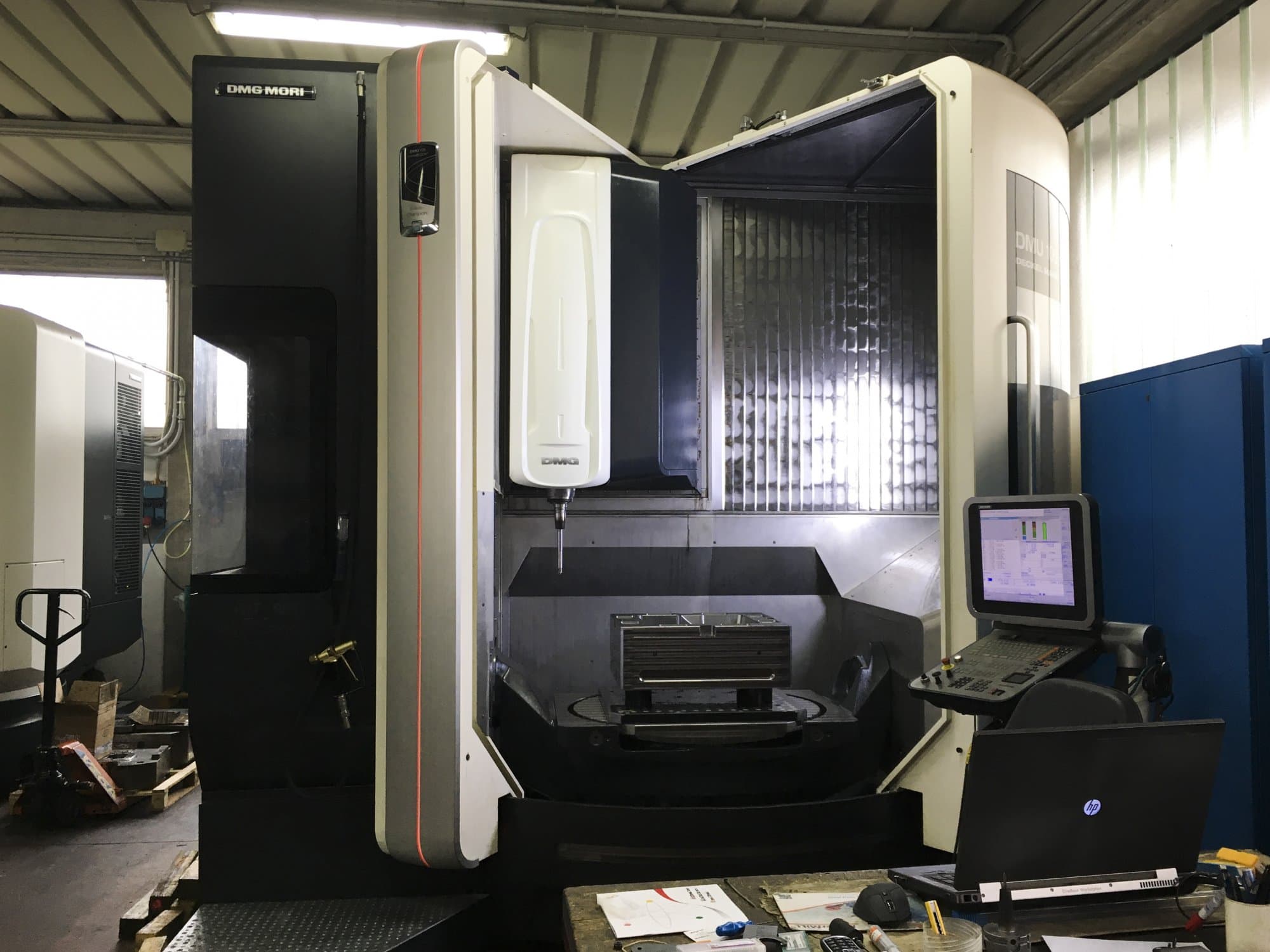 Koneen  1 DMG MORI etunäkymäDMU 105 monoBLOCK