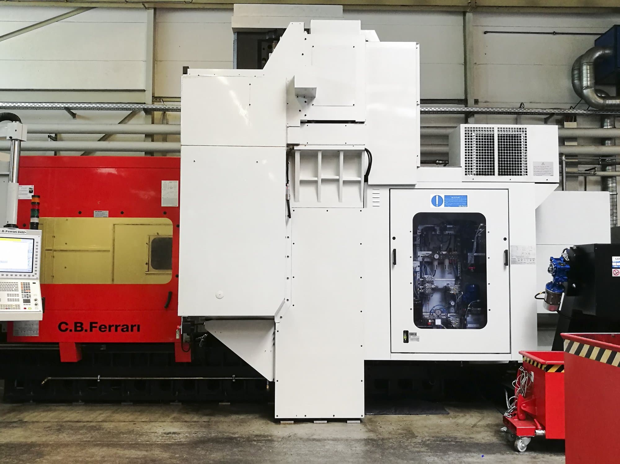 Koneen  C.B. Ferrari etunäkymä D432