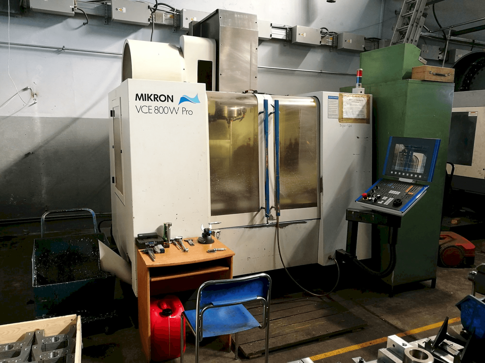 Koneen MIKRON VCE 800W Pro etunäkymä