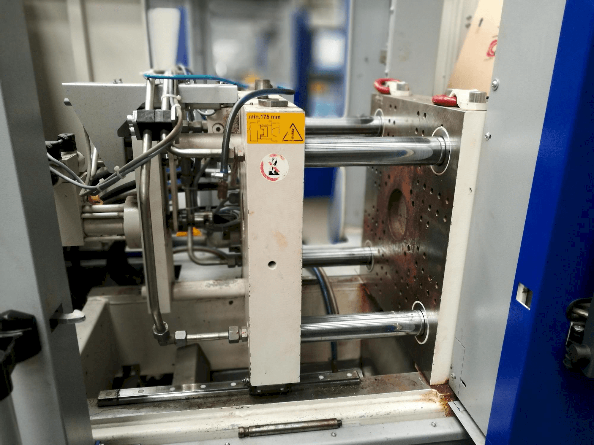 Koneen Krauss Maffei KM 35-55 CX etunäkymä