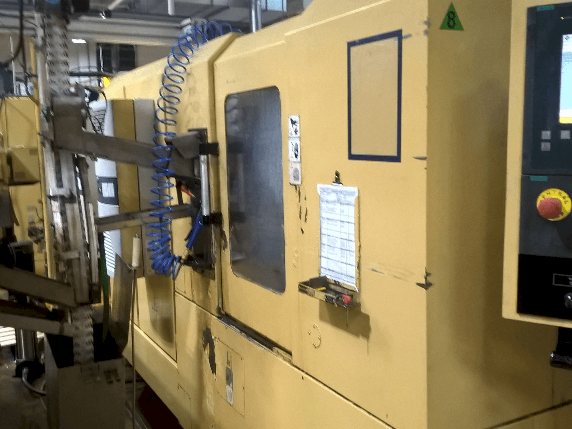 Koneen TAJMAC-ZPS SAL 100/4 oikean sivun näkymä