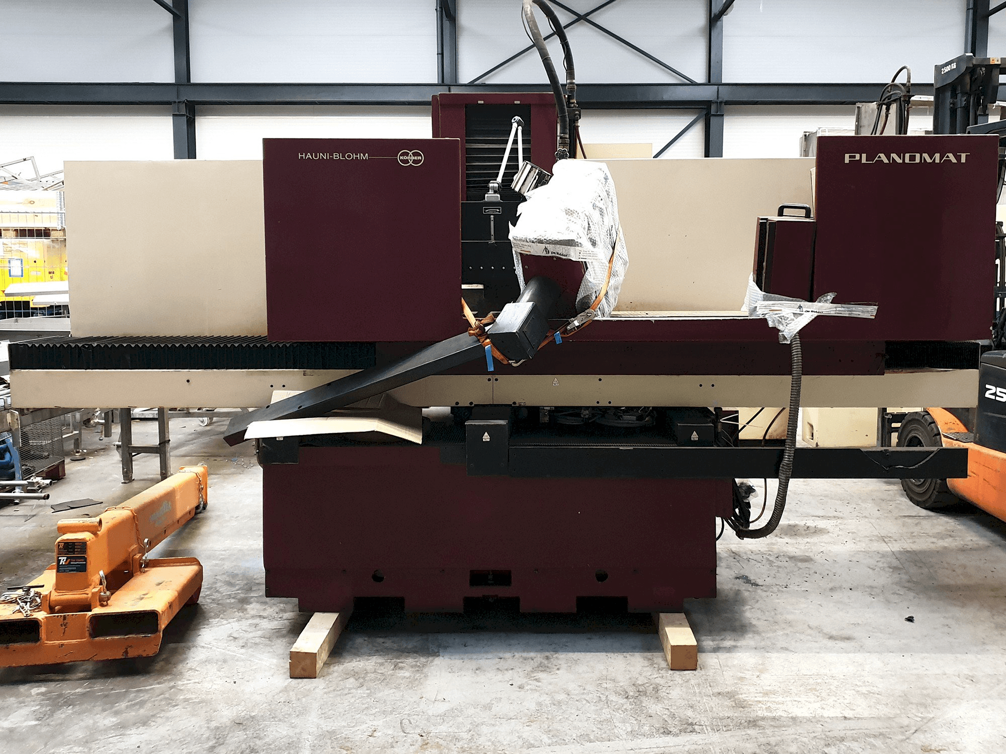 Koneen HAUNI BLOHM etunäkymä PLANOMAT 412