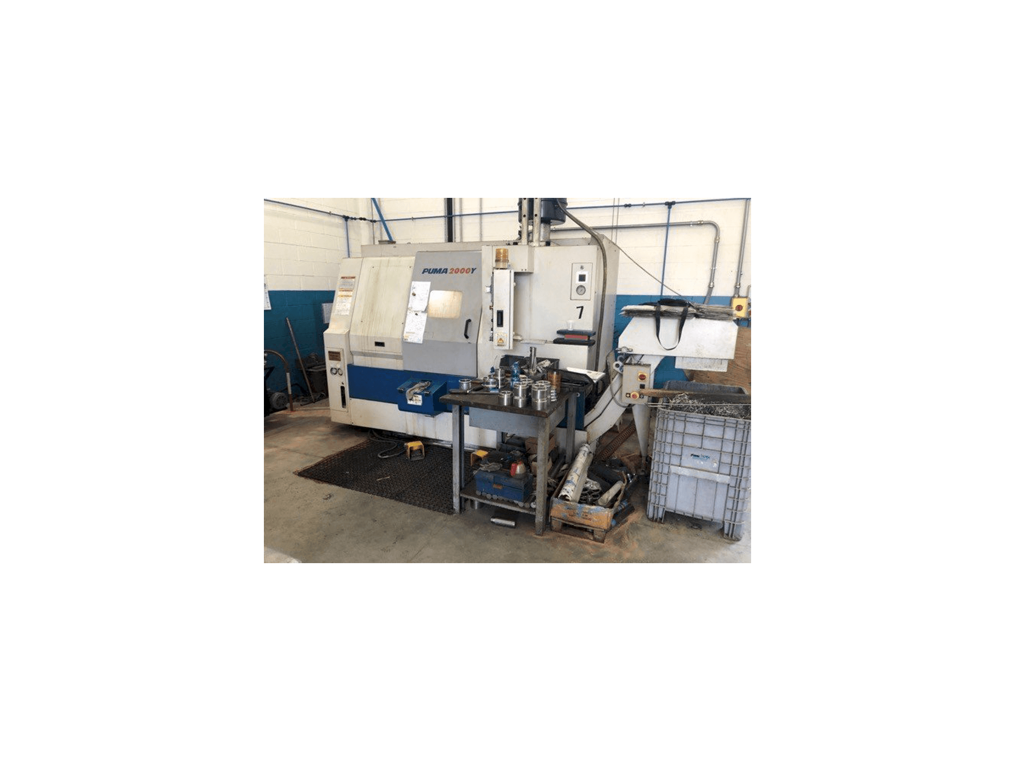 Koneen DAEWOO Puma 2000Y etunäkymä