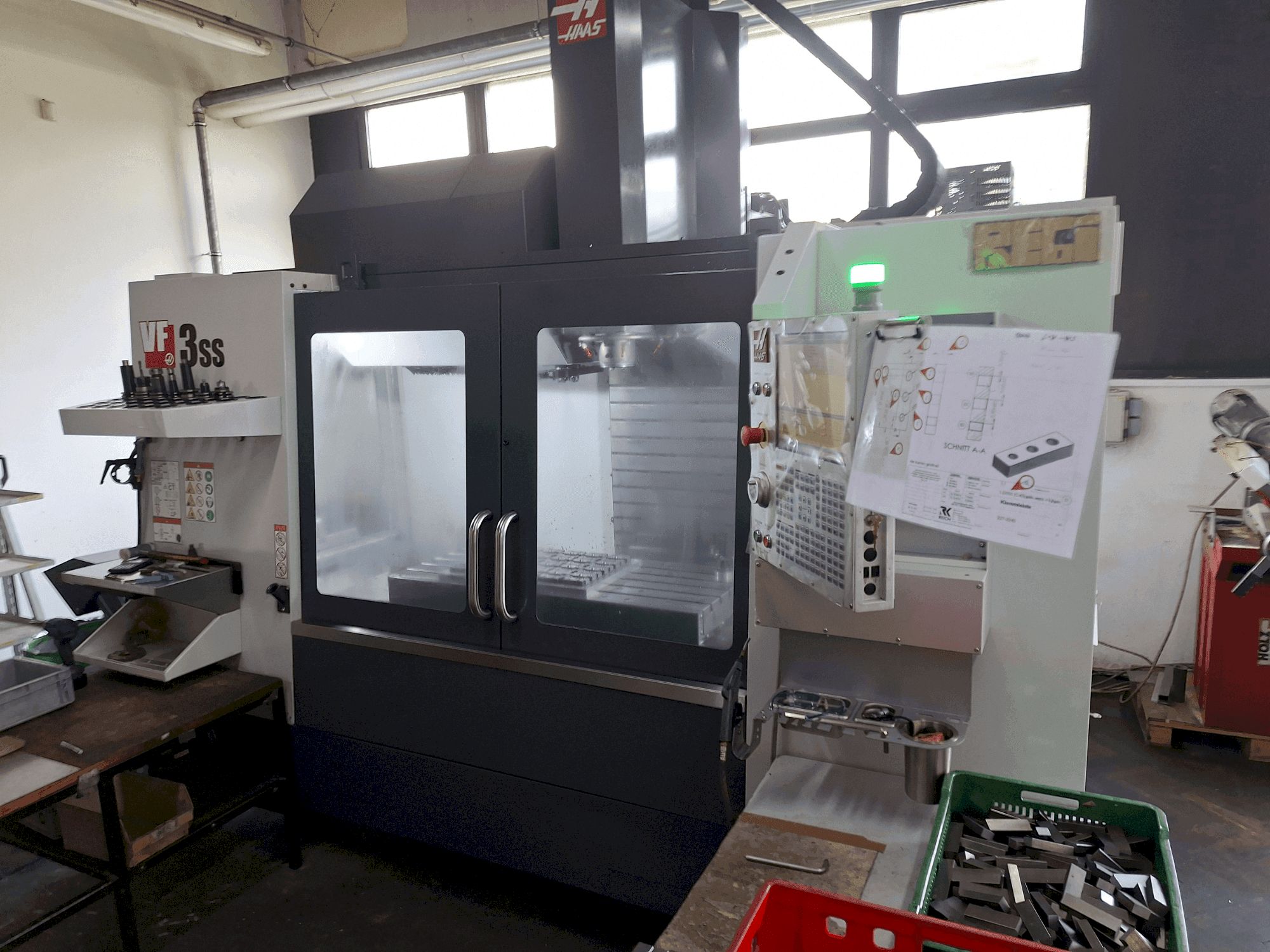 Koneen HAAS VF-3SS etunäkymä