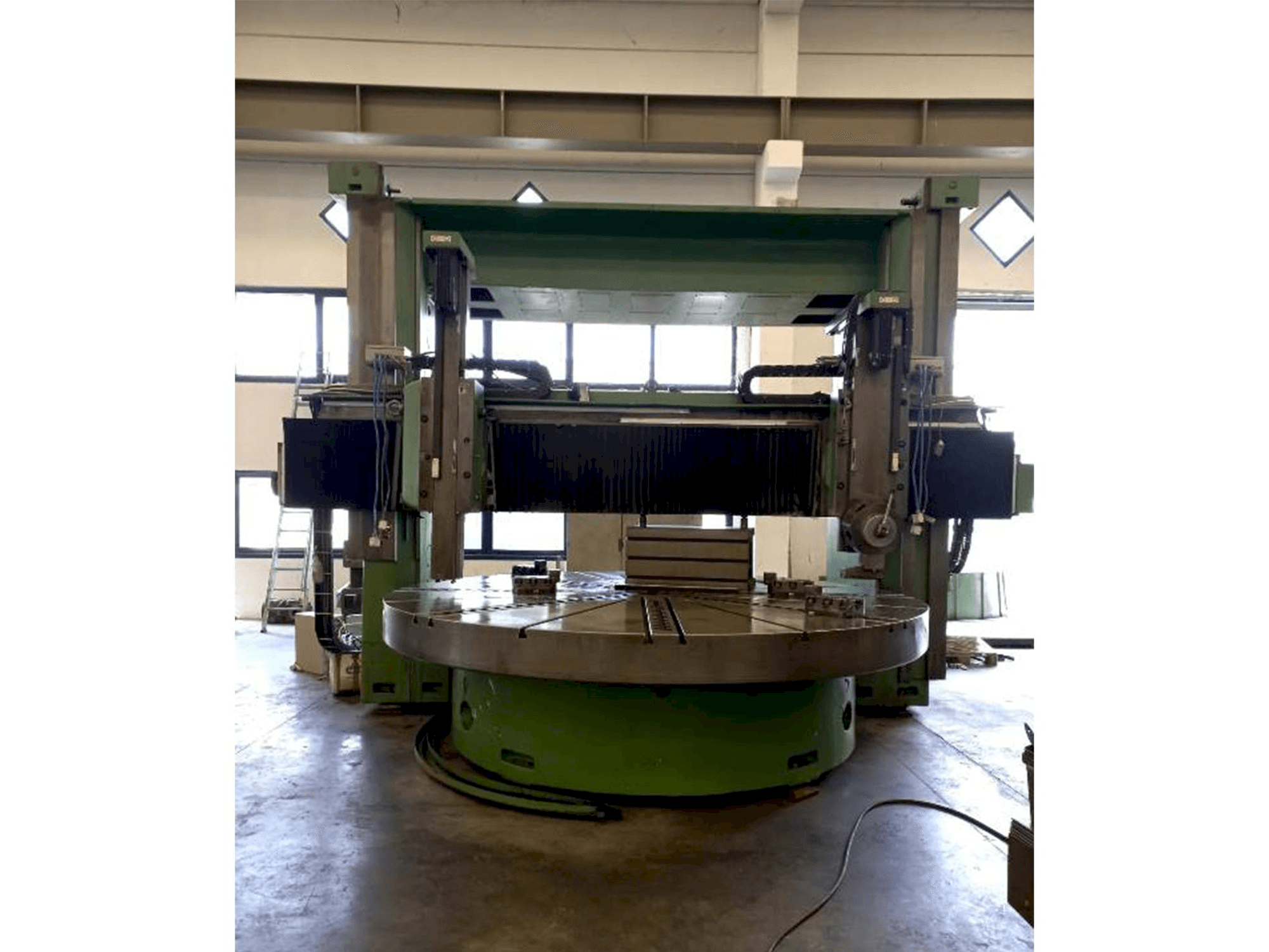 Koneen Titan SC 43 ECS 1400 etunäkymä