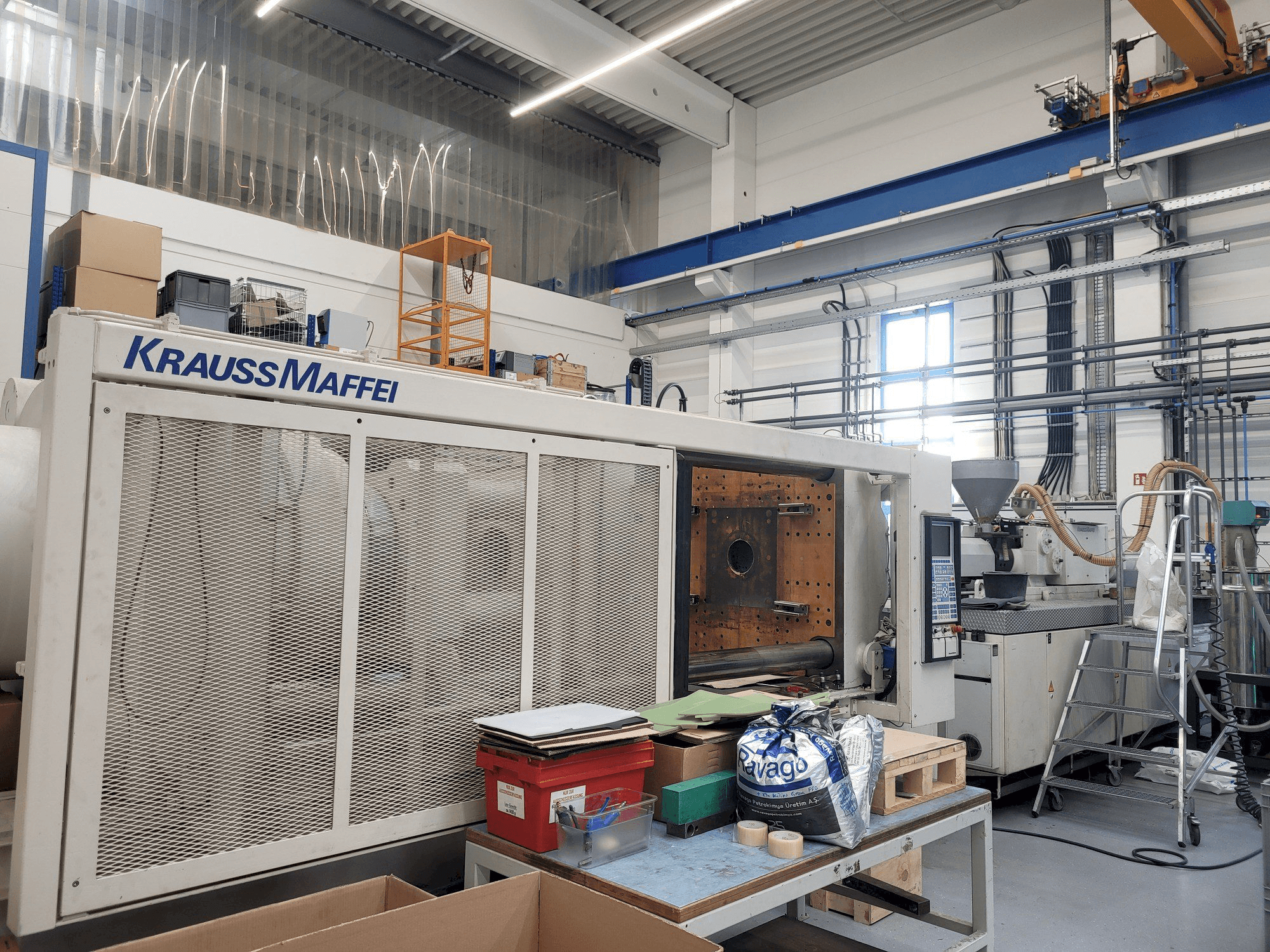 Koneen Krauss Maffei 650-4350BM-MC4 etunäkymä