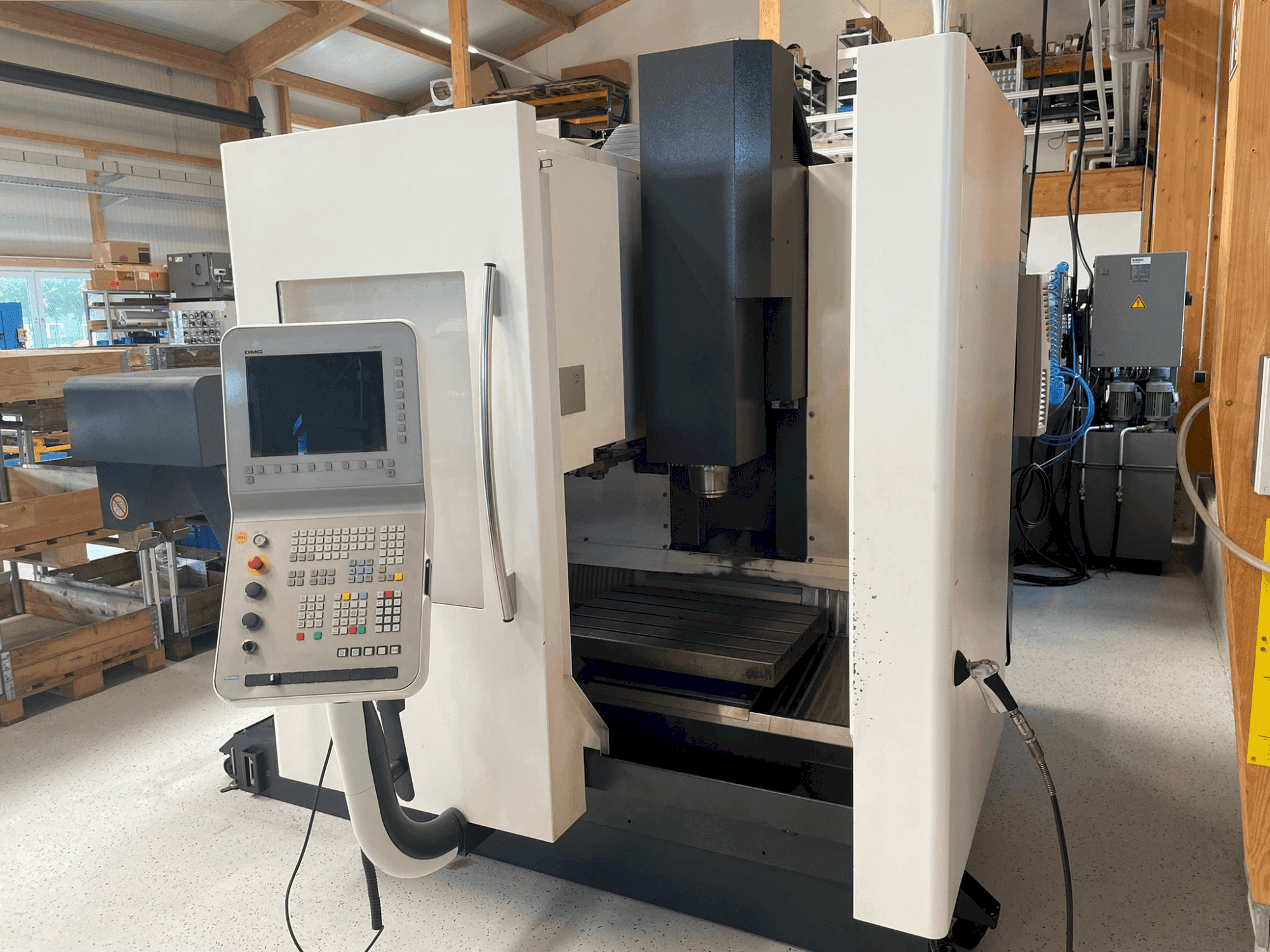 Koneen DMG DMC 635 V eco etunäkymä