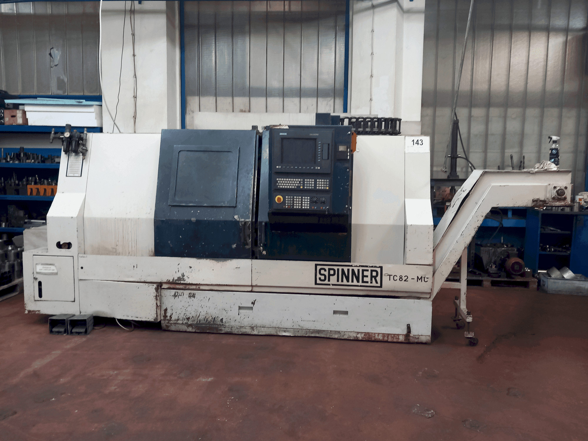 Koneen SPINNER TC 82 -MC etunäkymä