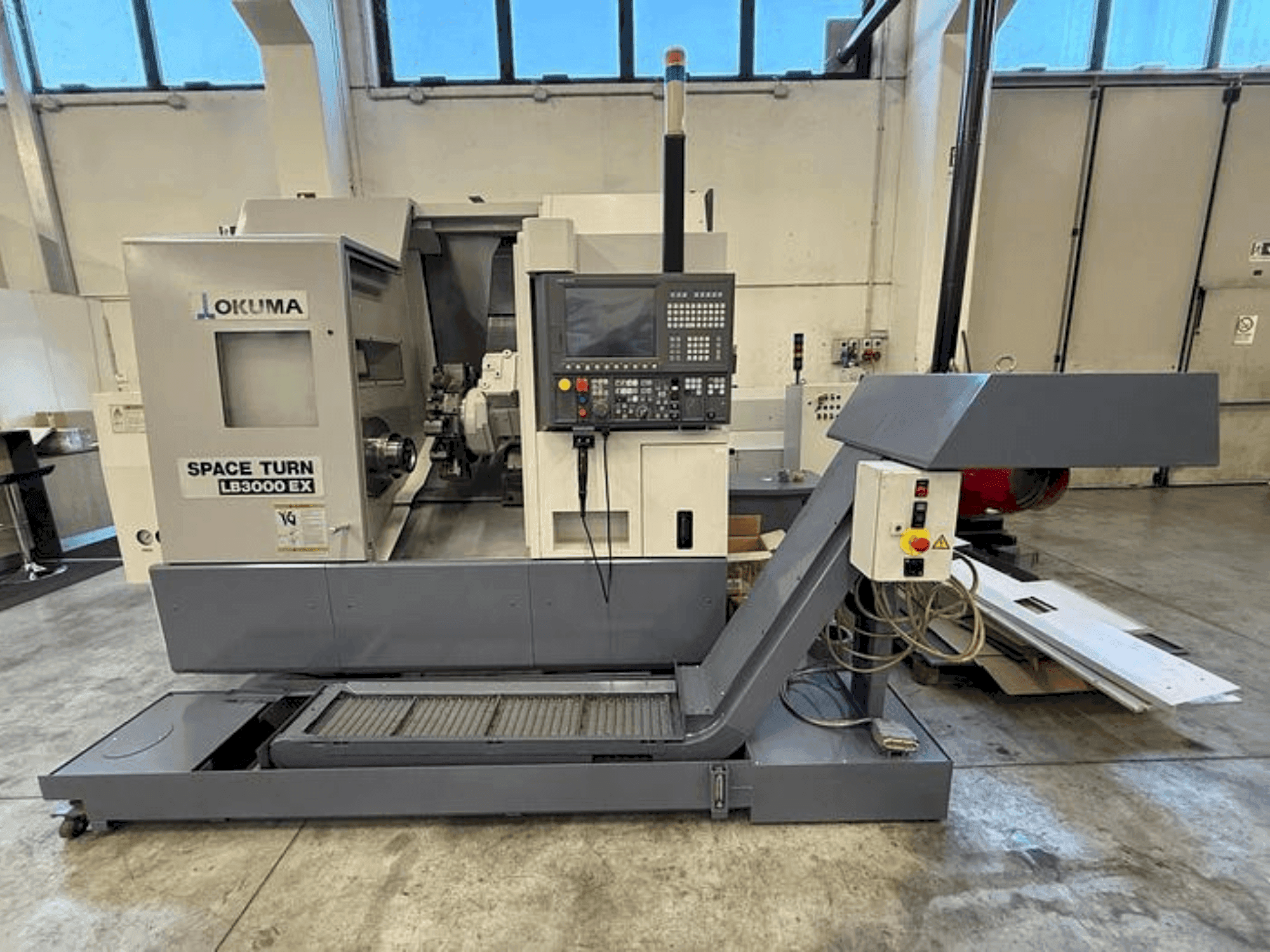 Koneen Okuma LB 3000 EX MYT etunäkymä