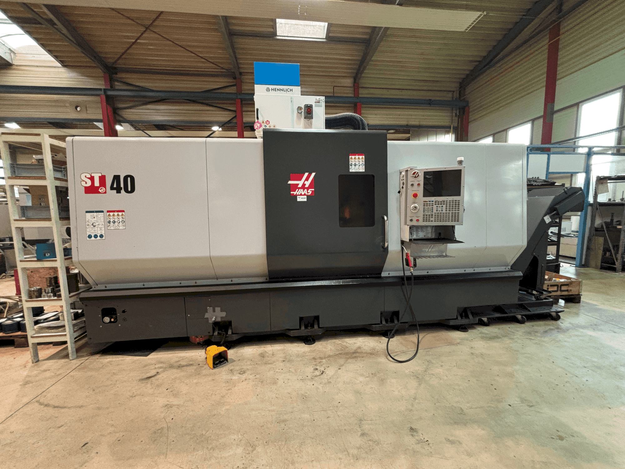 Koneen HAAS ST-40 etunäkymä
