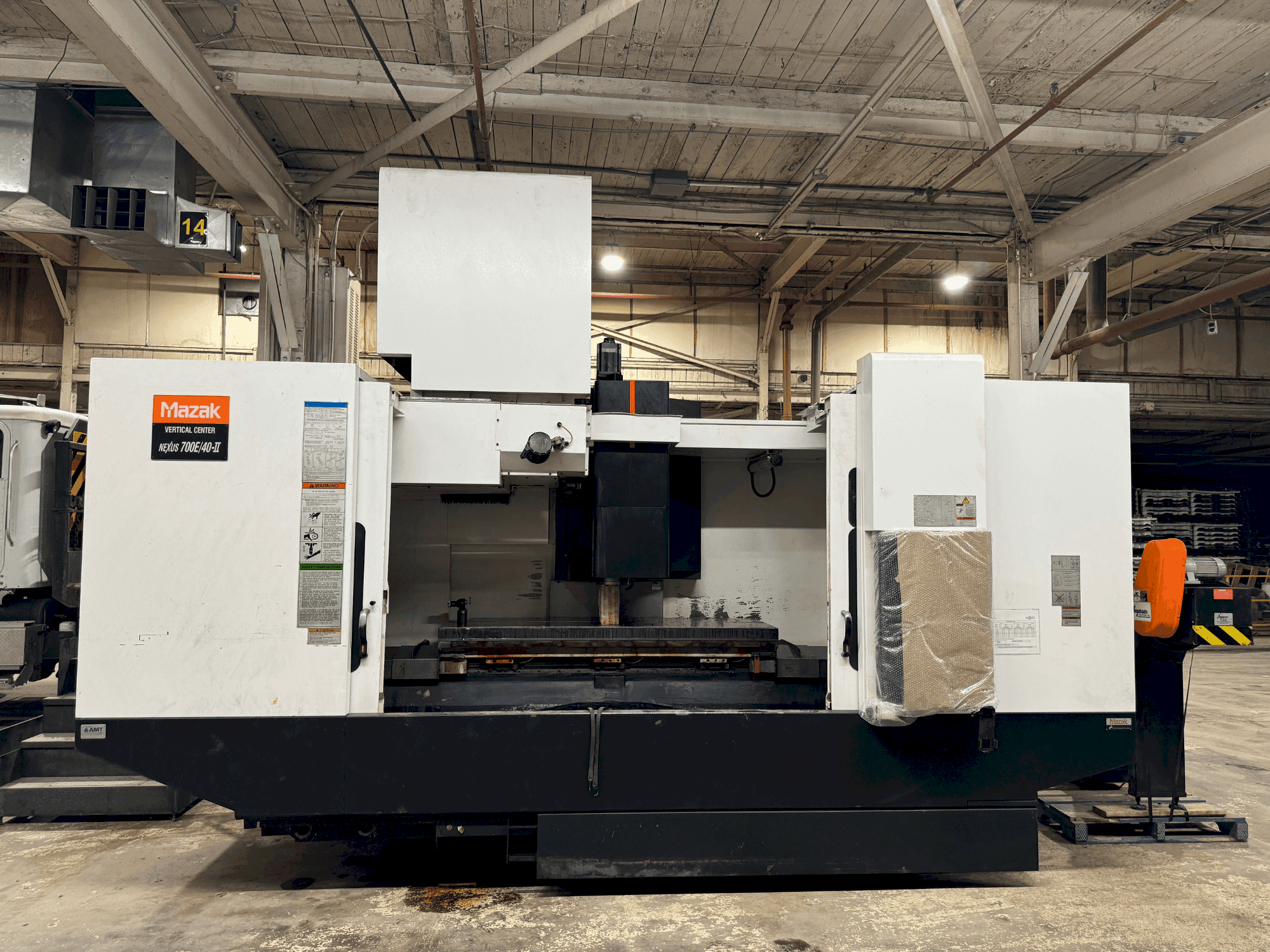 Koneen Mazak VCN 700E/40-II etunäkymä