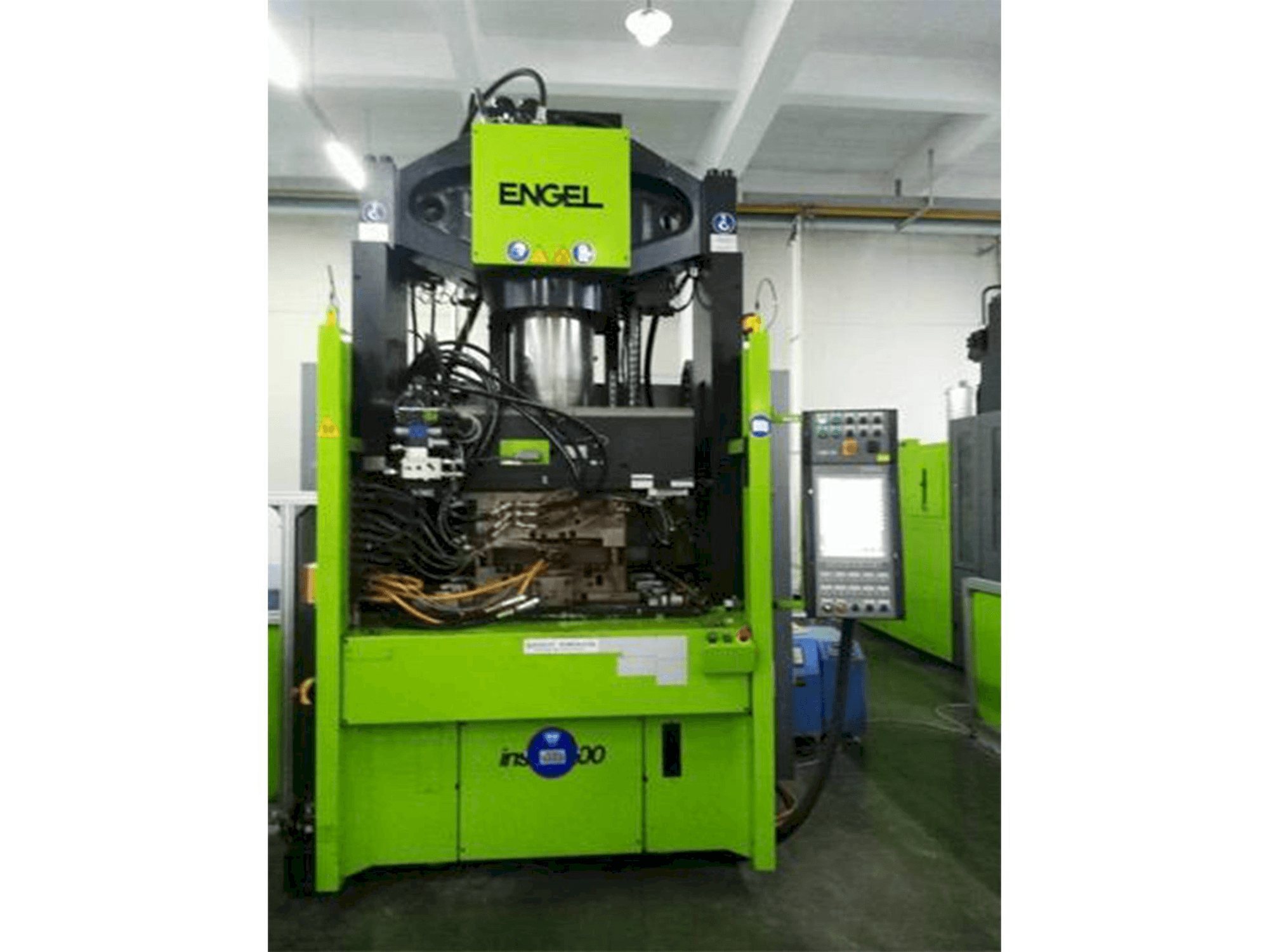 Koneen ENGEL insert 2550H/200 with MuCell etunäkymä