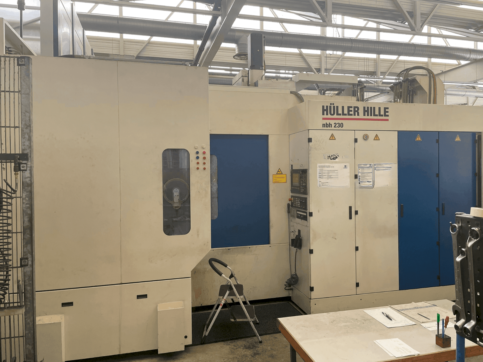 Koneen HULLER HILLE NBH 230 etunäkymä