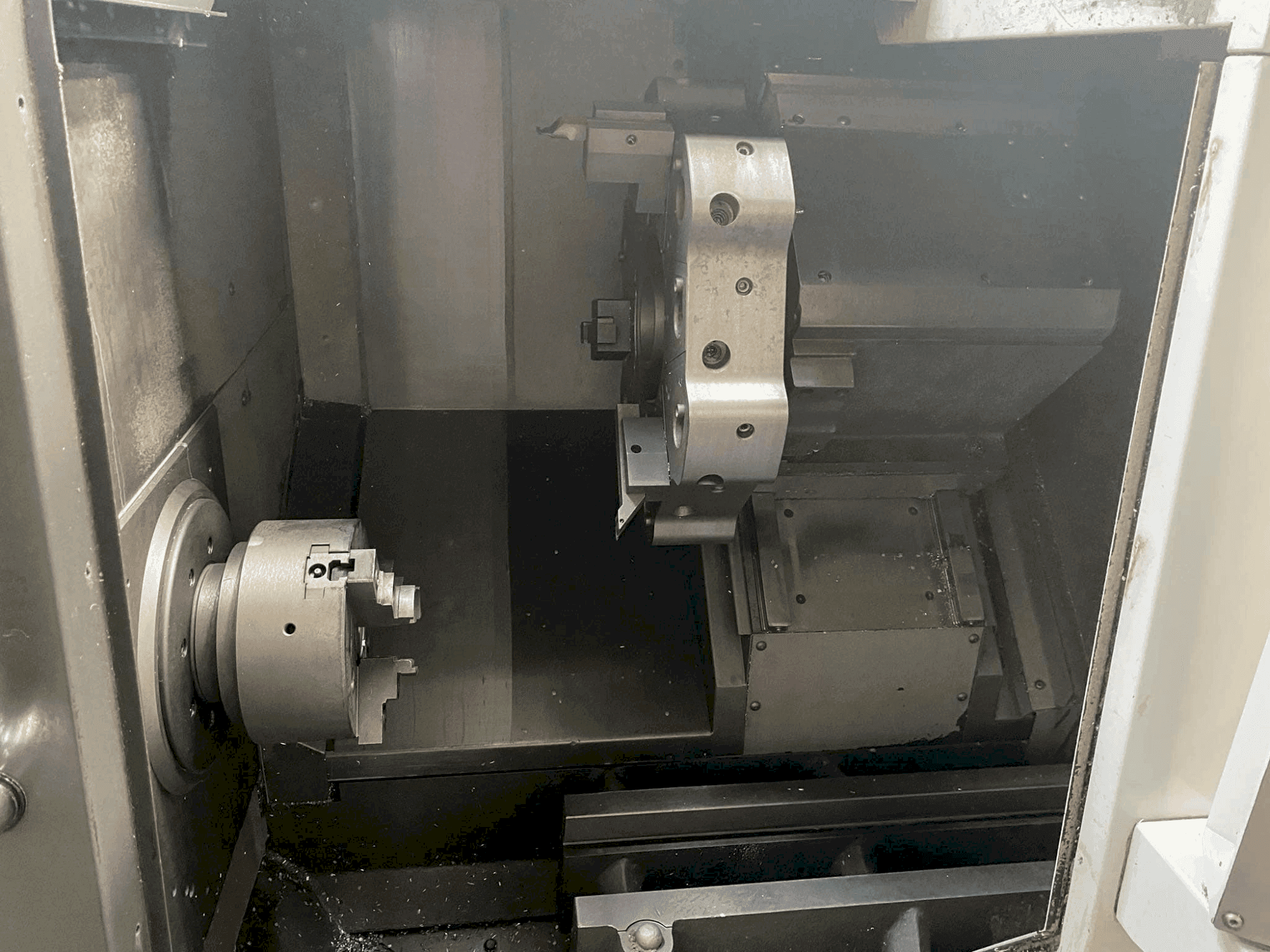 Koneen HAAS ST-10 etunäkymä