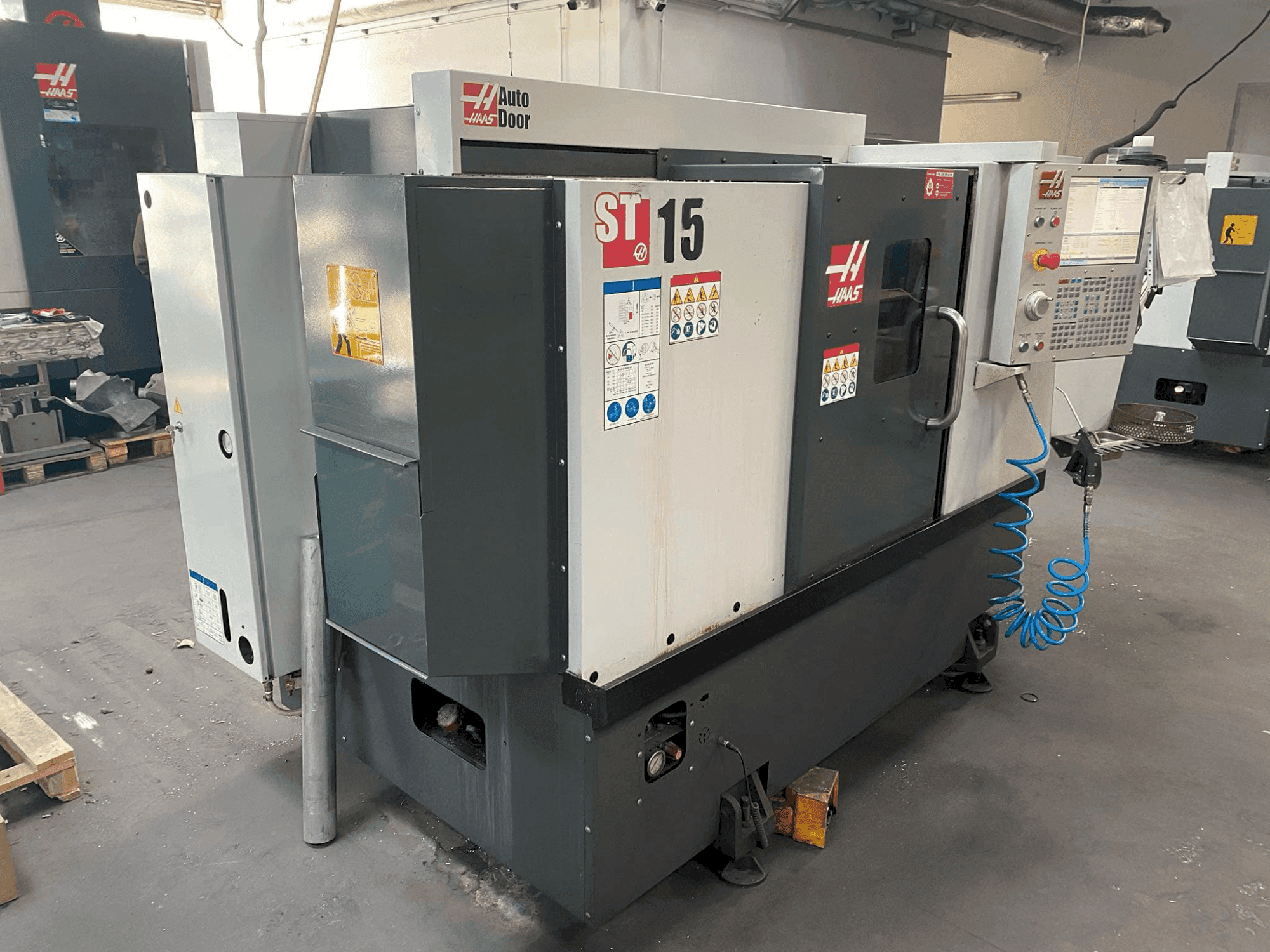 Koneen HAAS ST-15 etunäkymä