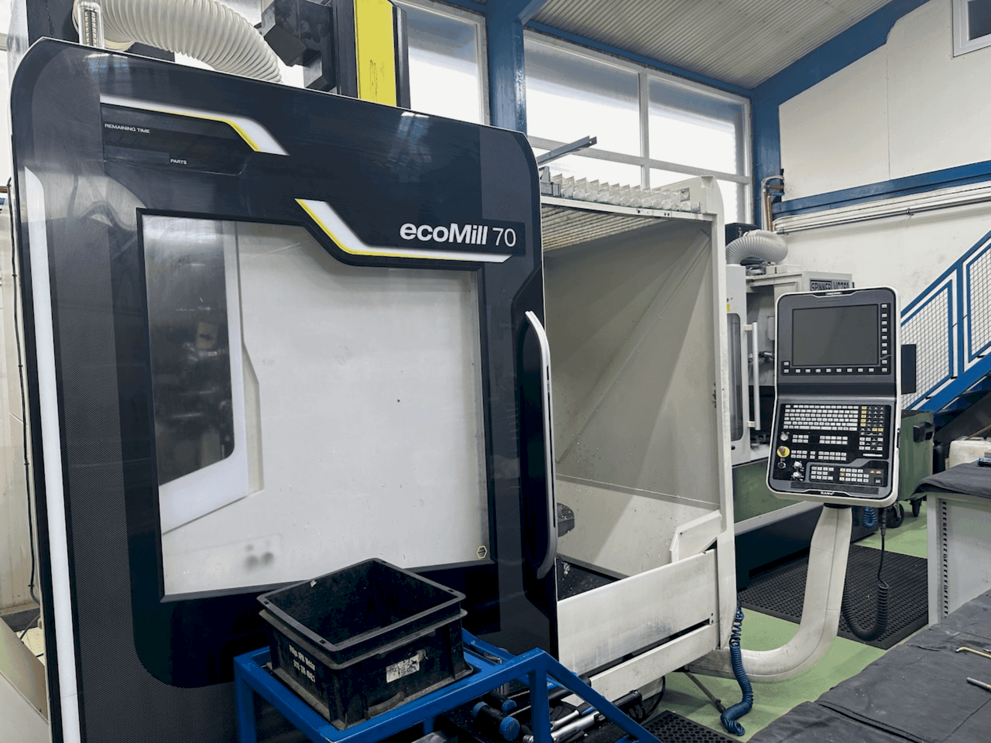Koneen DMG MORI ecoMill 70 etunäkymä