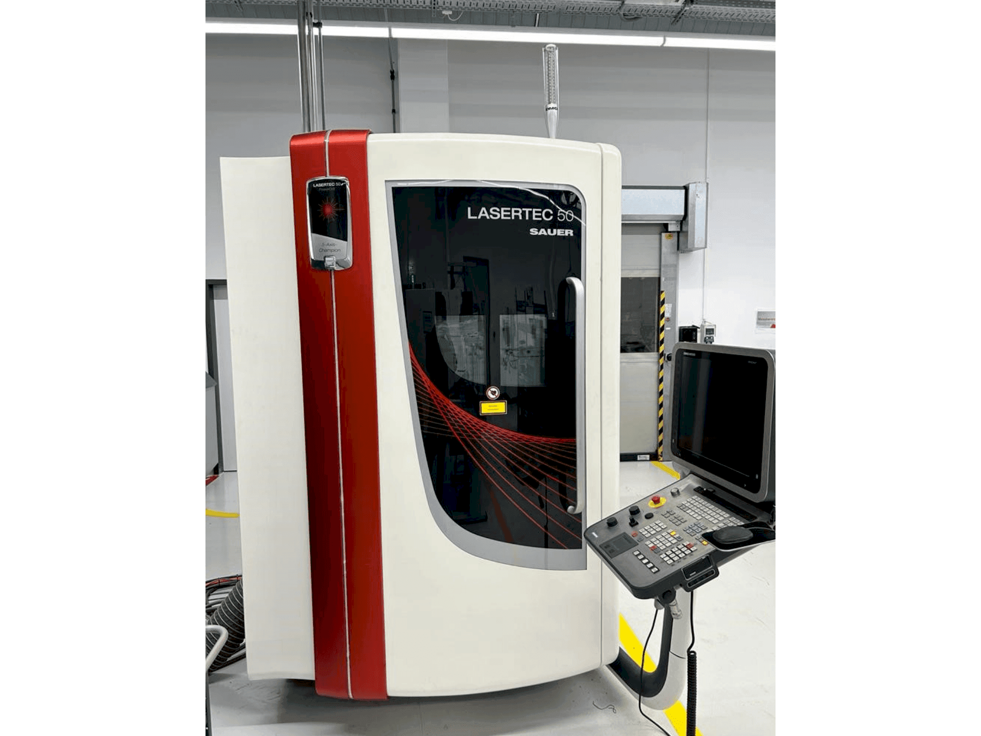 Koneen DMG SAUER LASERTEC 50 etunäkymä
