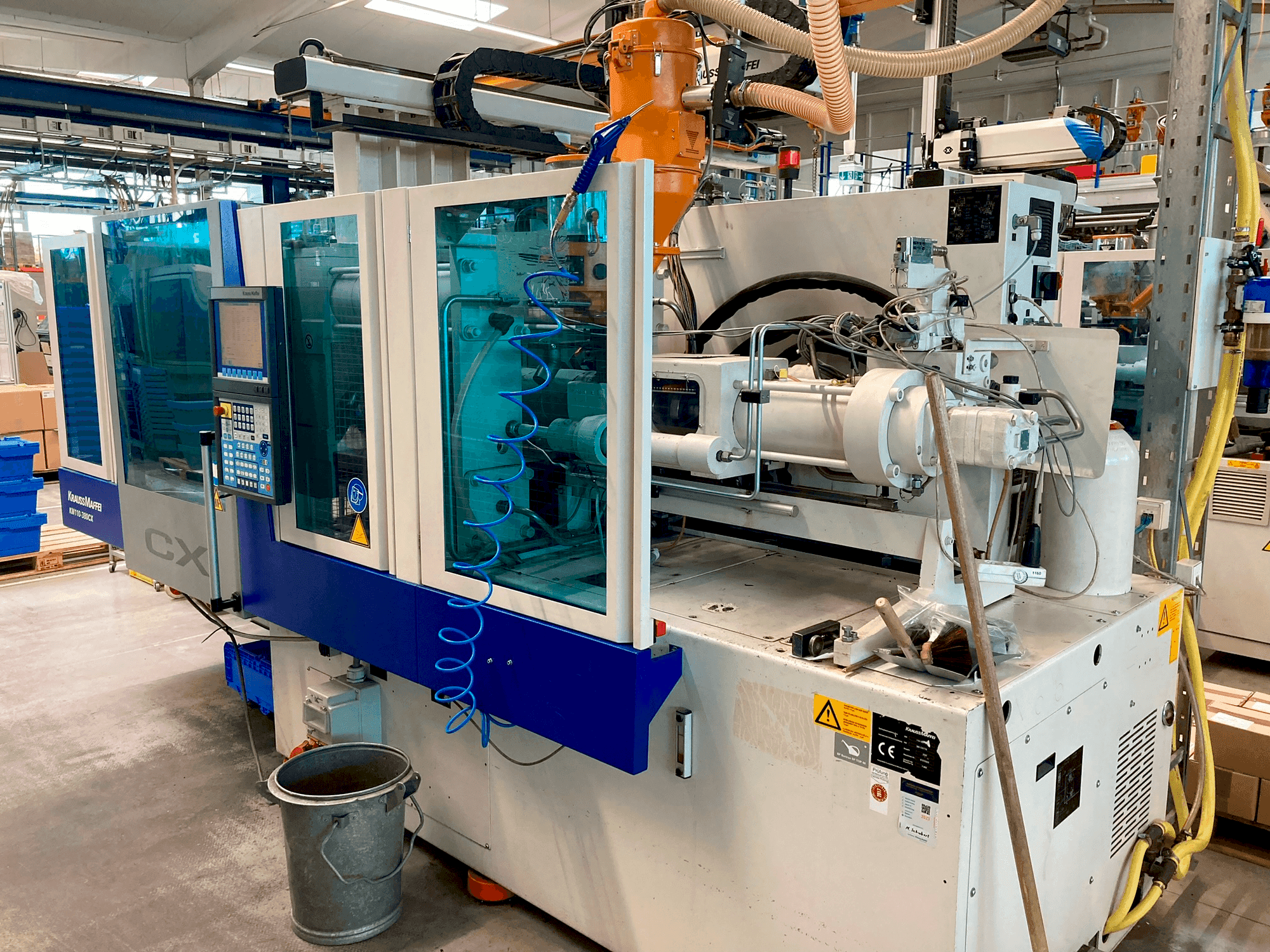 Koneen Krauss Maffei 110–380 CX etunäkymä