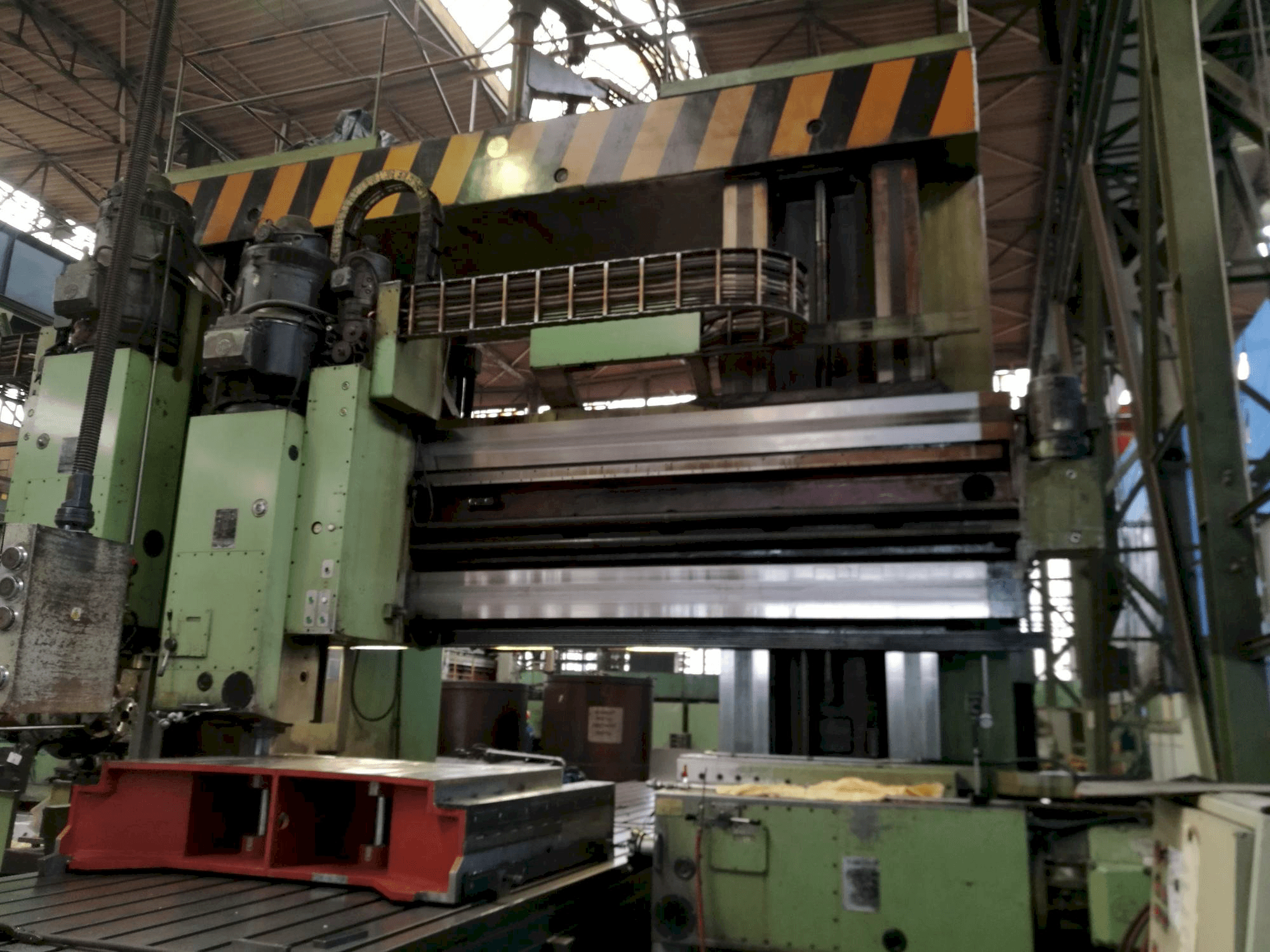 Koneen TOS FRV-D 20 x 40 etunäkymä