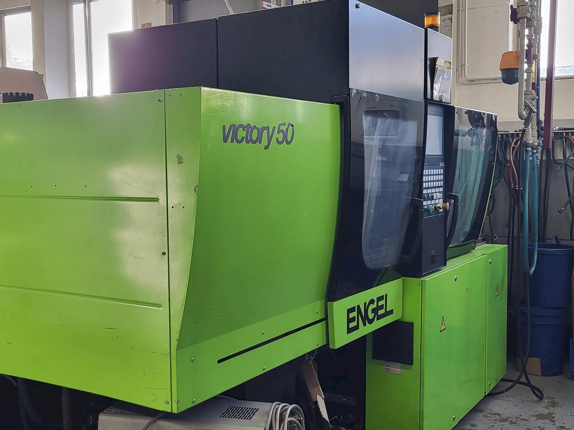 Koneen Engel Victory 200/50 FOCUS vasemman sivun näkymä