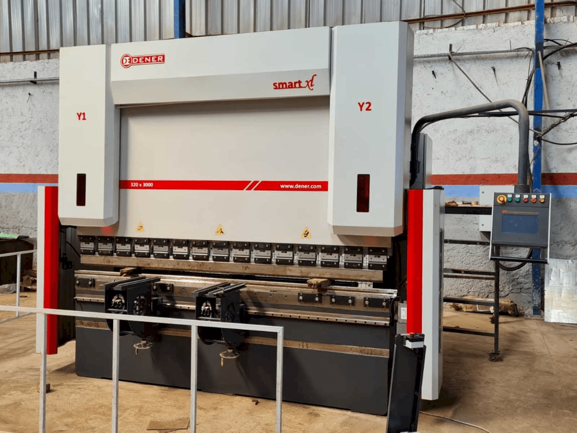 Koneen DENER SX 30320 etunäkymä