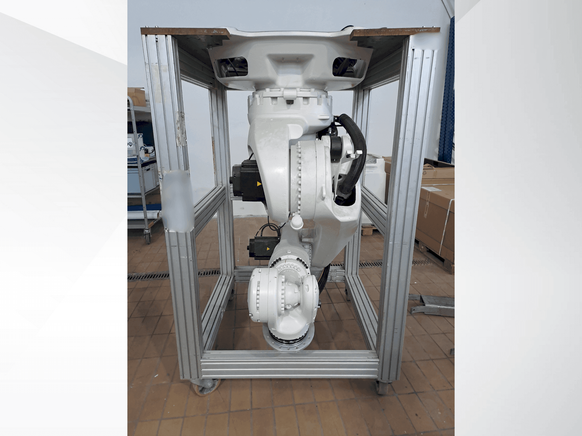 Koneen KUKA KR270 R2700 C ultra MED (2015) etunäkymä