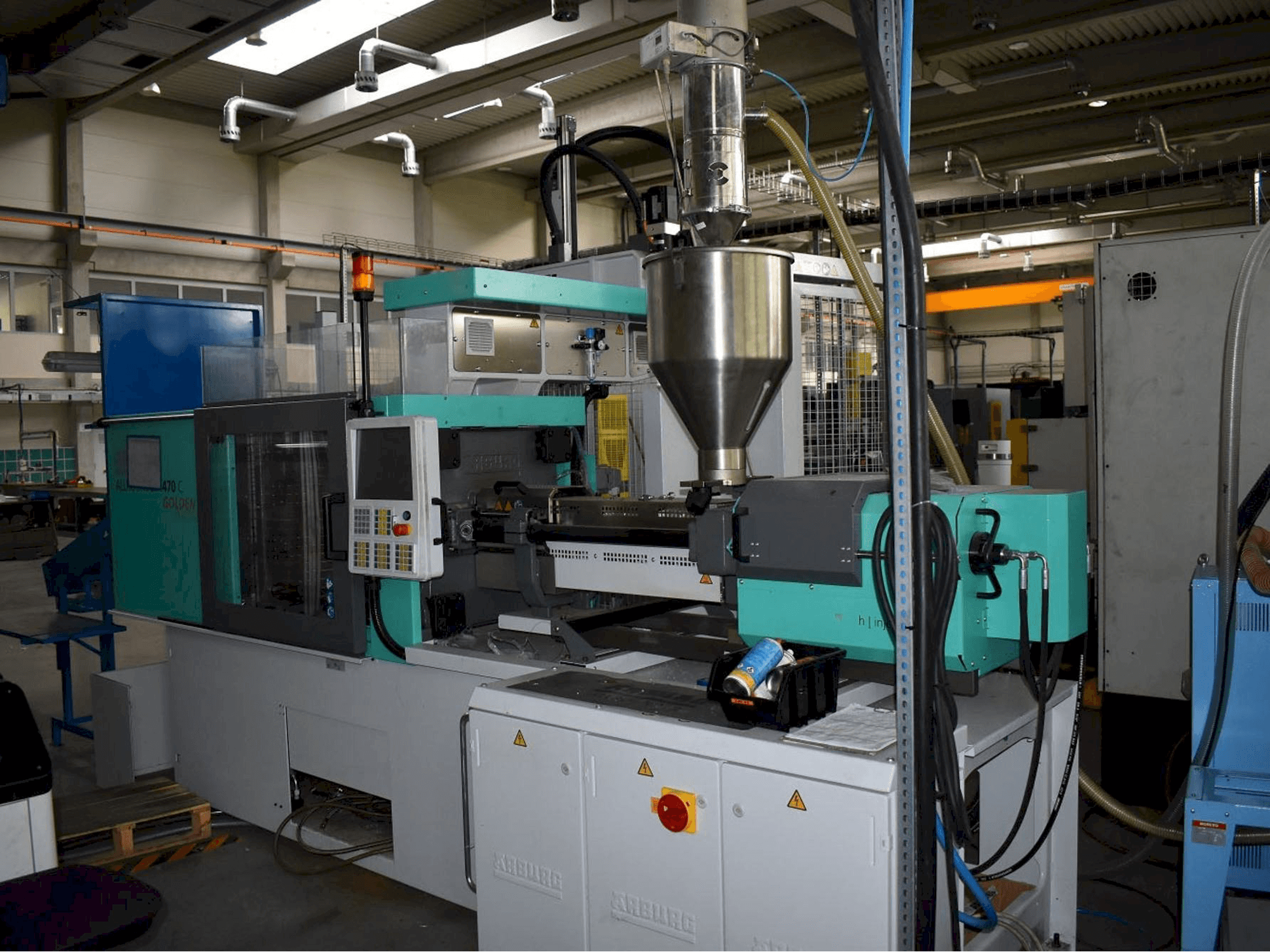 Koneen Arburg ALLROUNDER 470 C 1500 - 400 etunäkymä