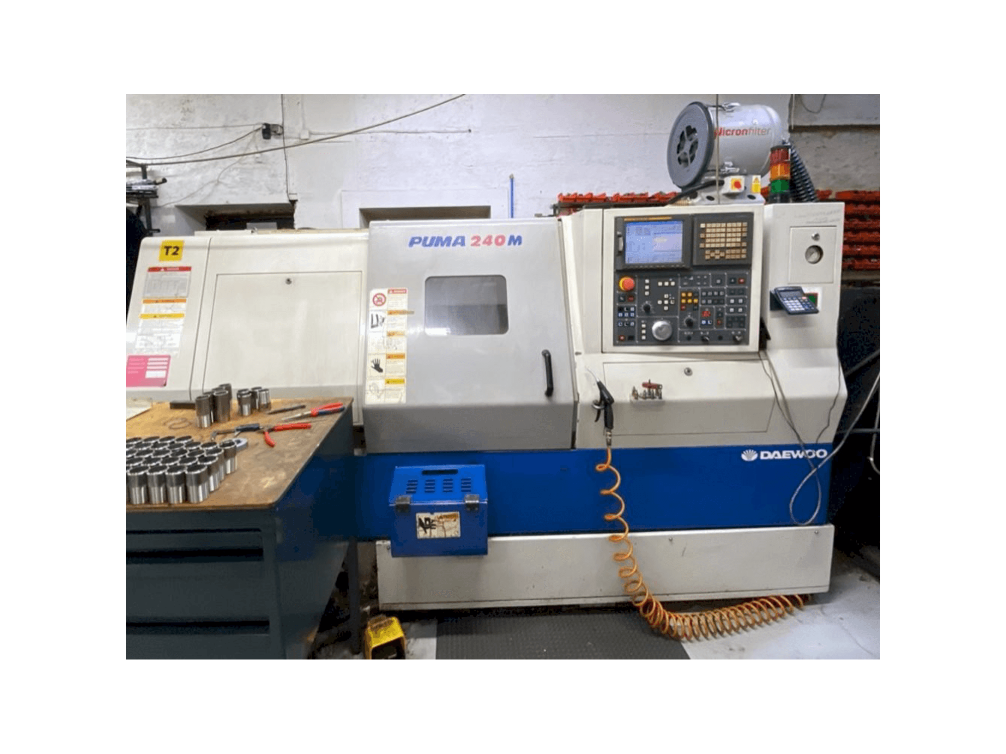 Koneen DAEWOO PUMA 240MB etunäkymä