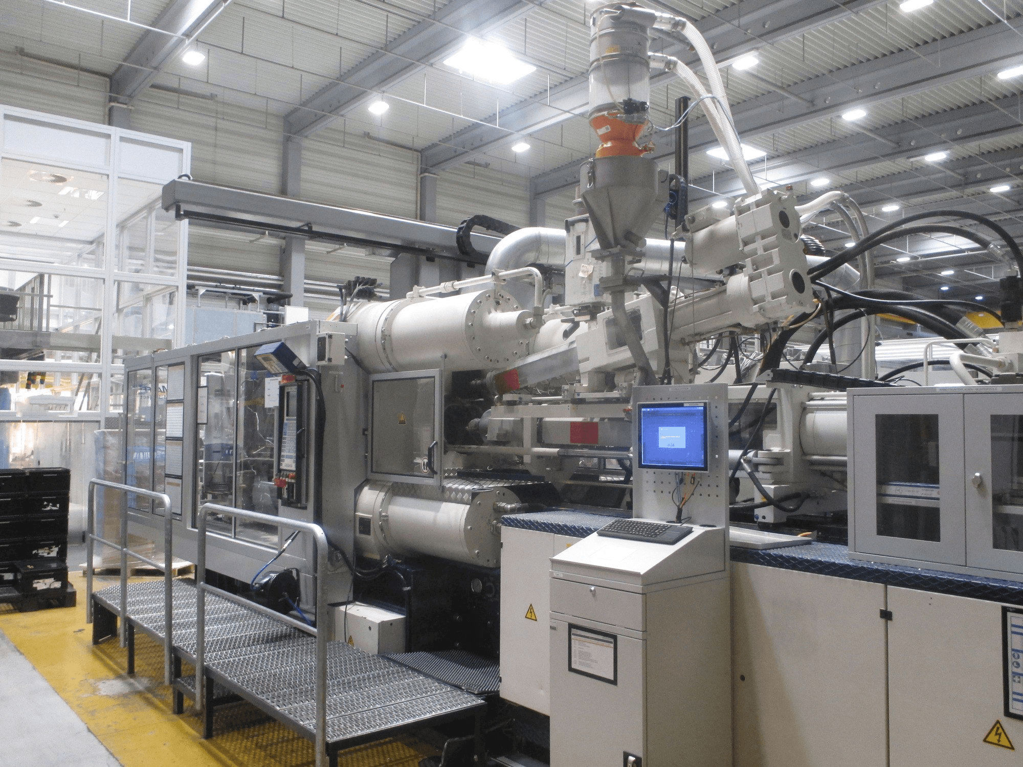 Koneen Krauss Maffei 575-1900-520-C2 etunäkymä