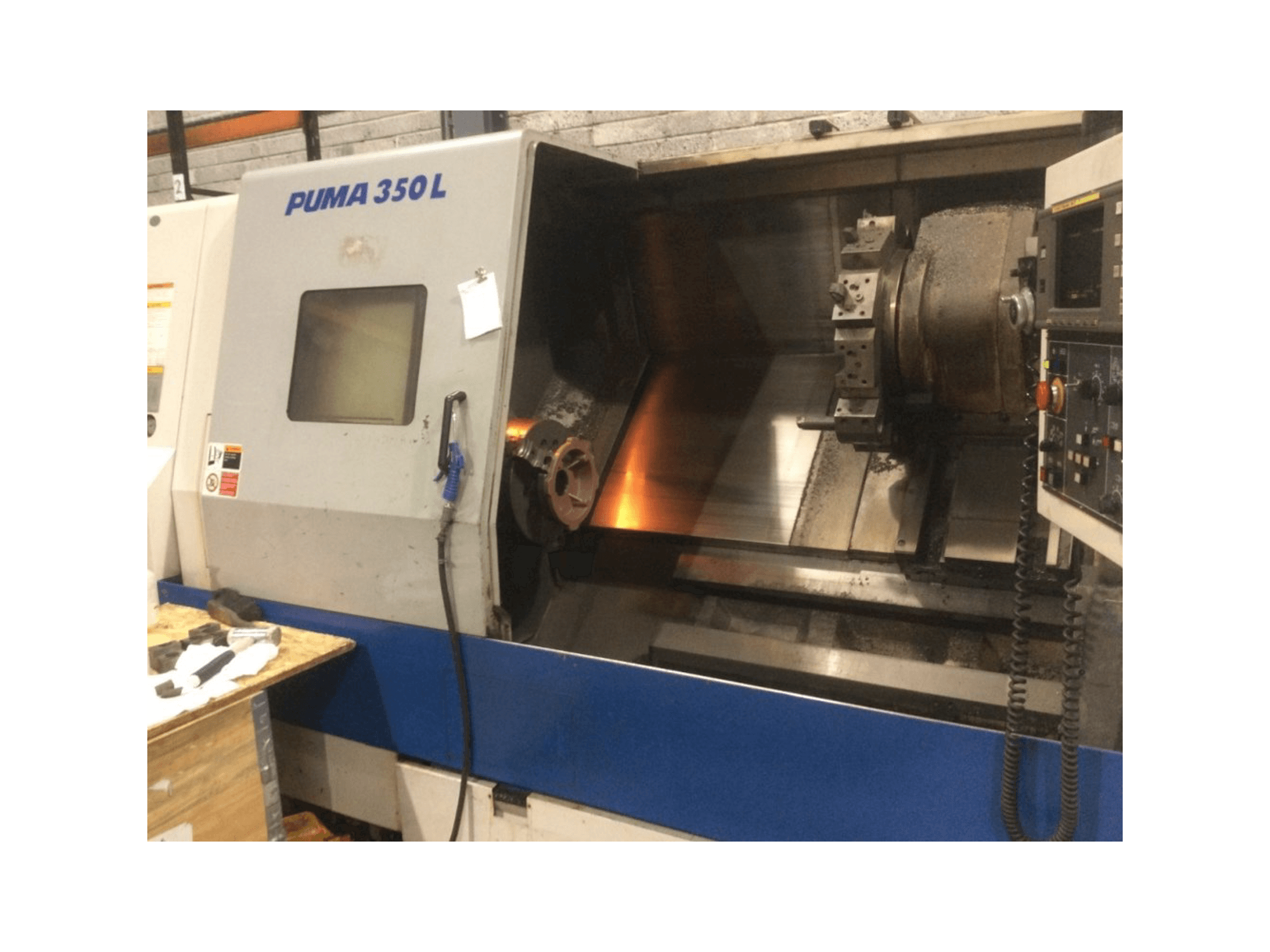 Koneen DAEWOO Puma 350LB etunäkymä