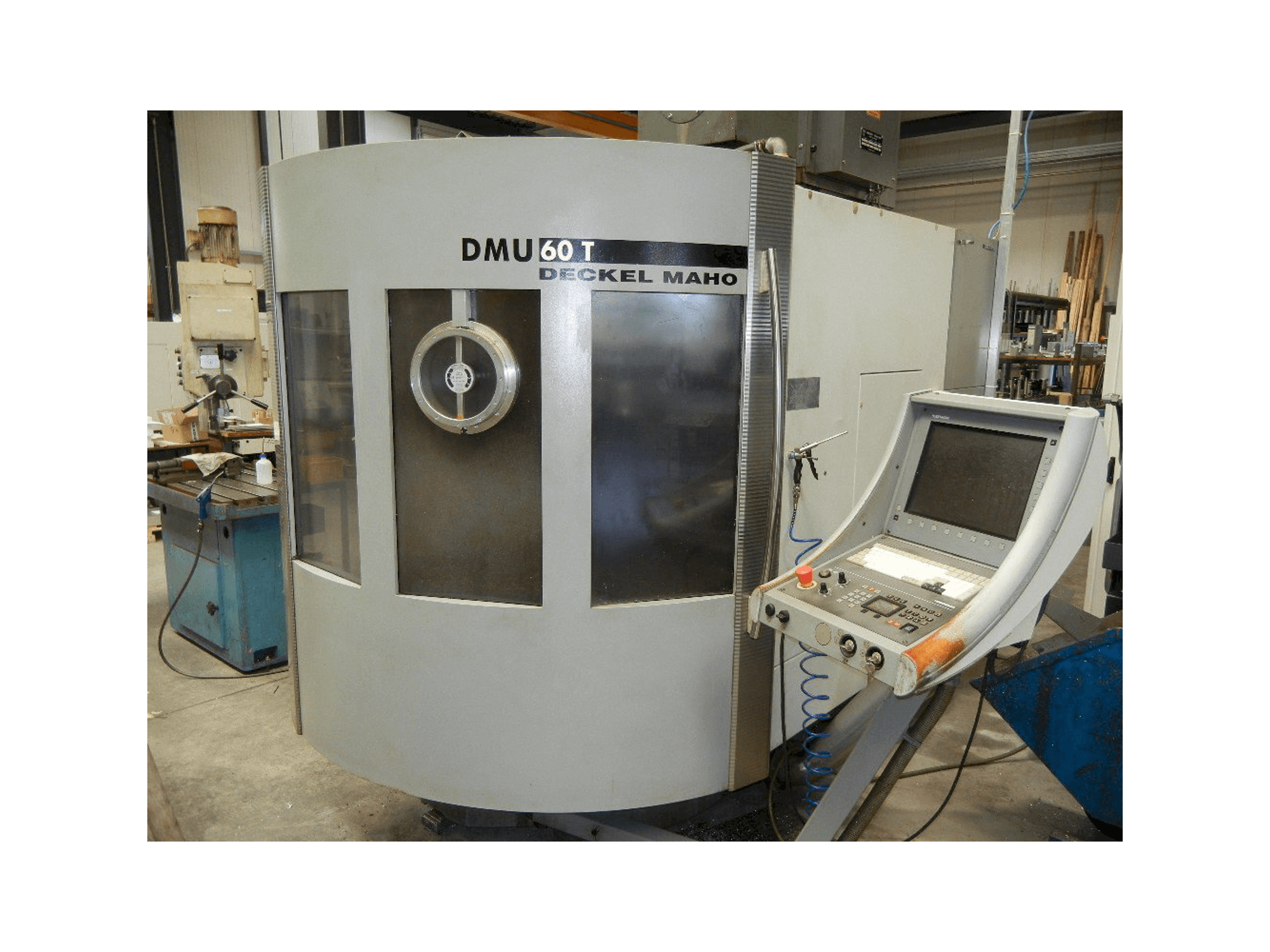 Koneen DECKEL MAHO DMU 60 T etunäkymä