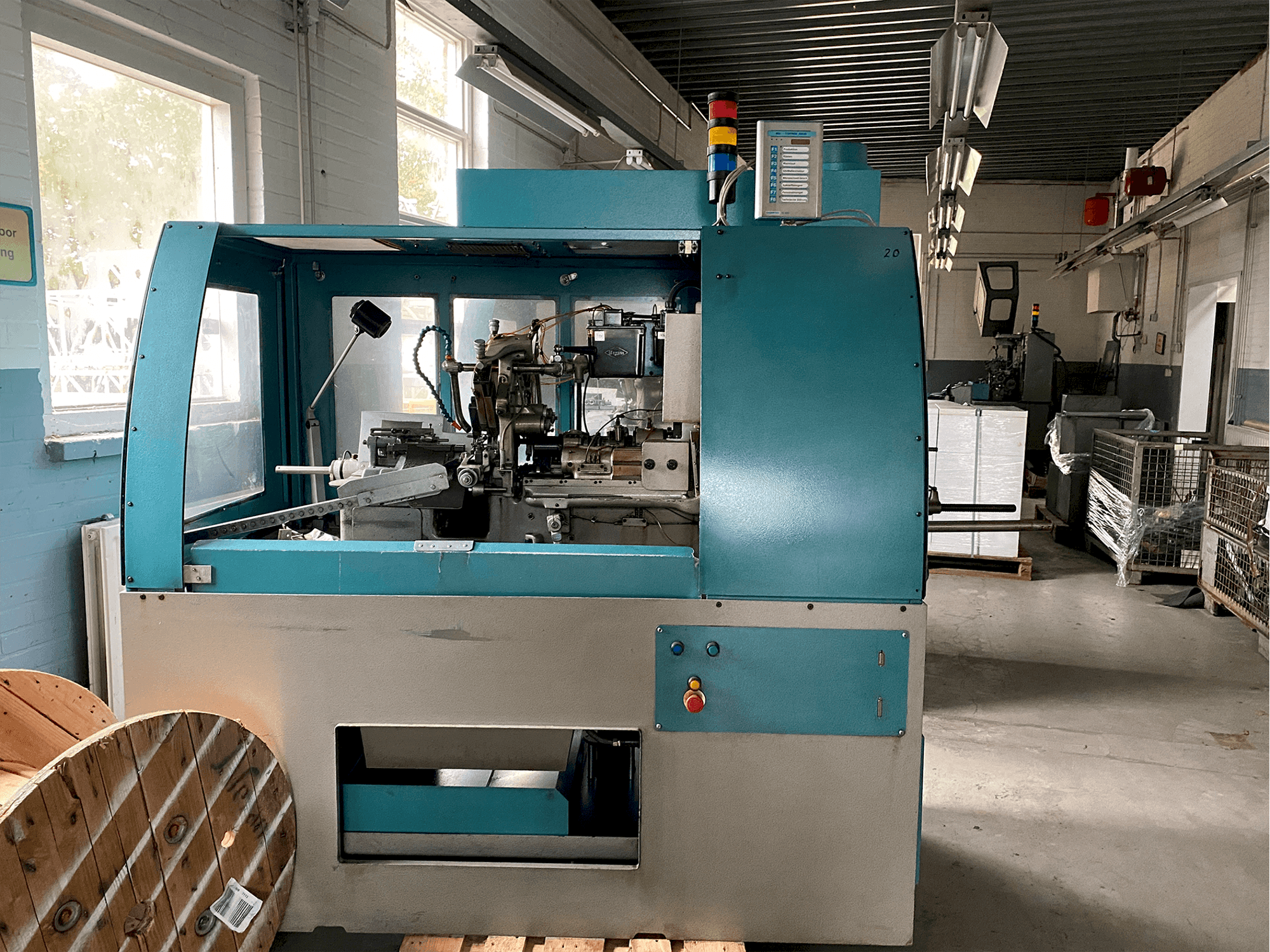 Koneen Tornos-Bechler NAT-125 vario etunäkymä