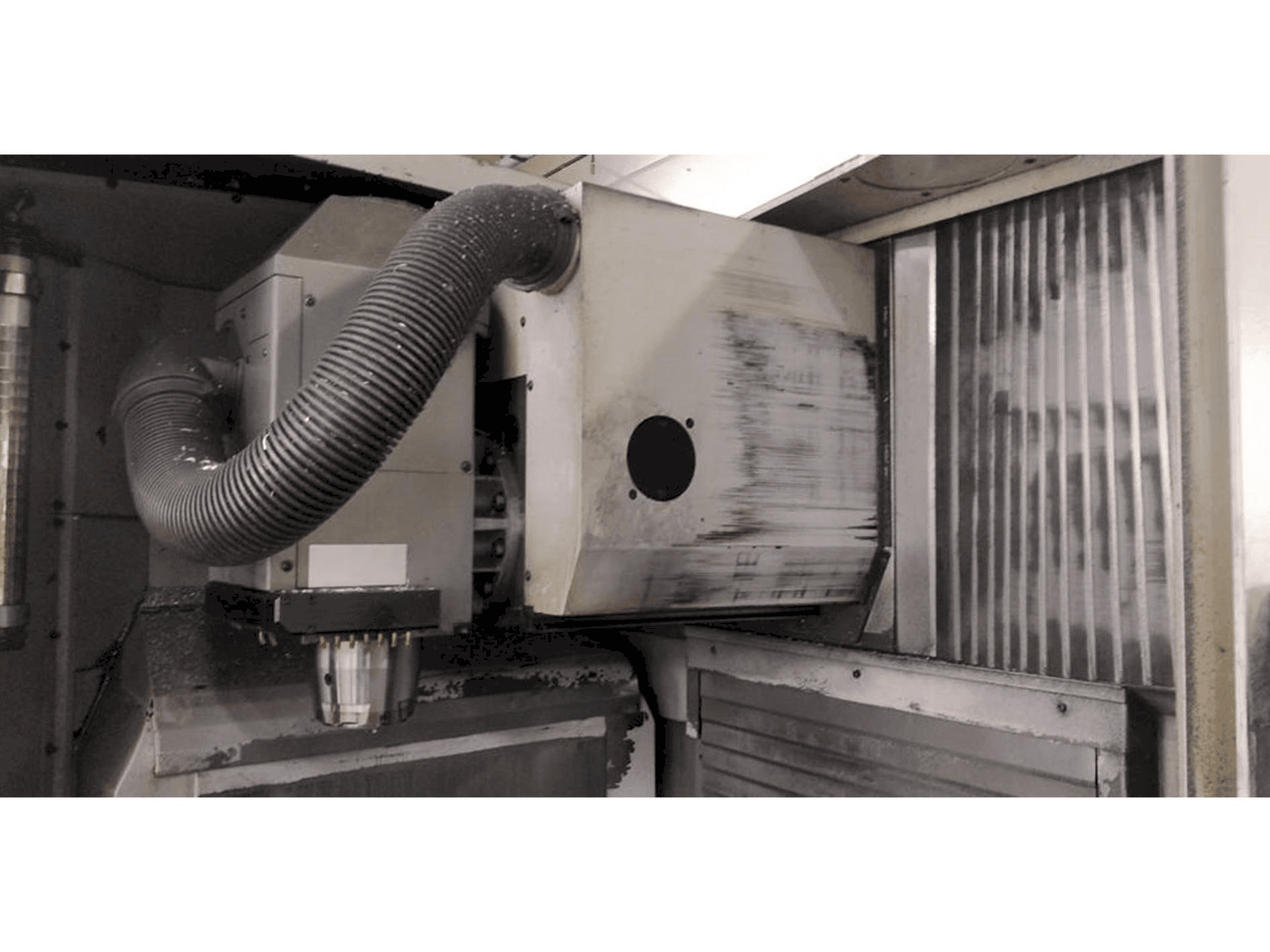 Koneen DECKEL MAHO (DMG) Type DMU 60 T etunäkymä