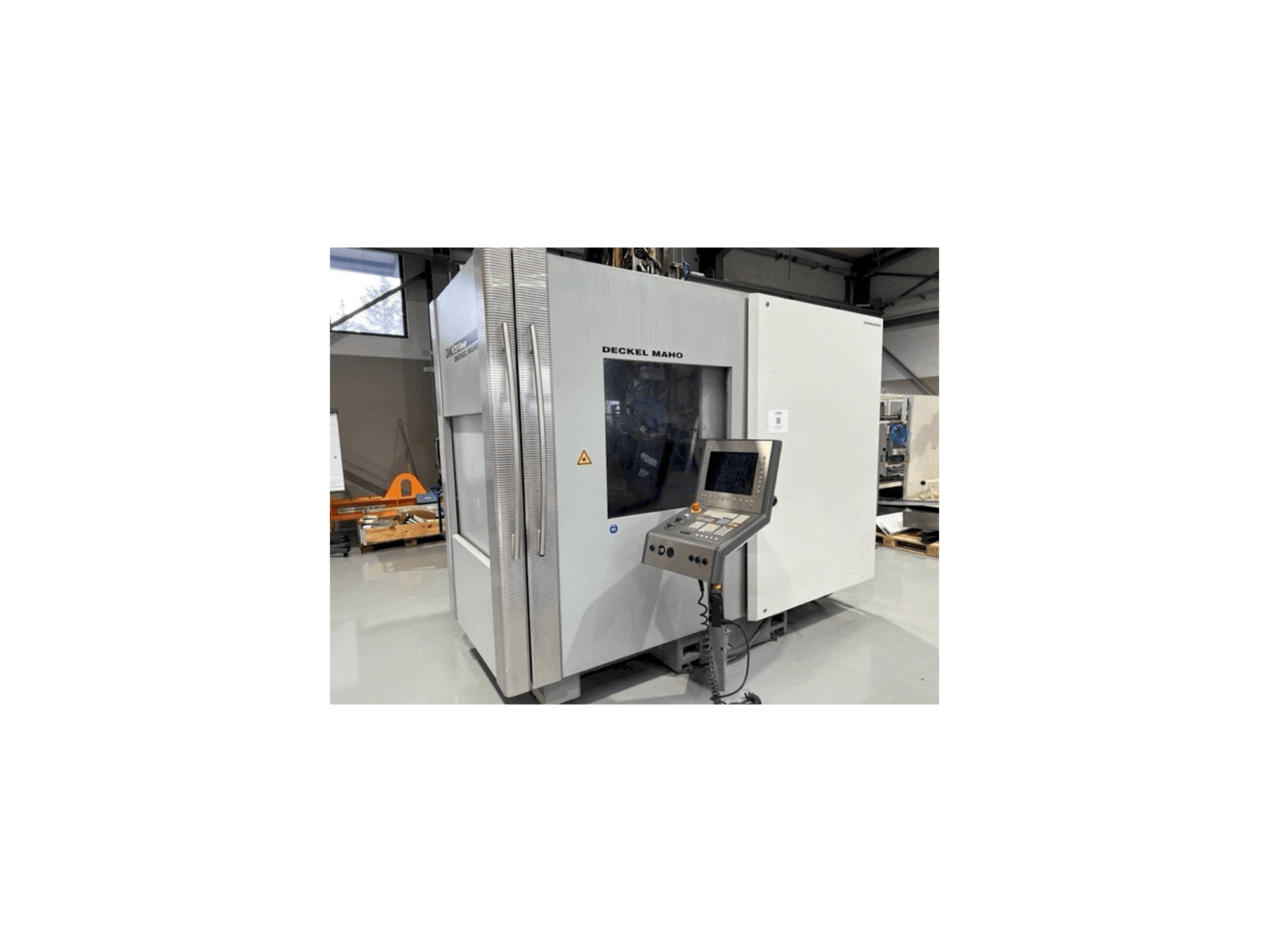 Koneen DECKEL MAHO DMC 75 V linear etunäkymä