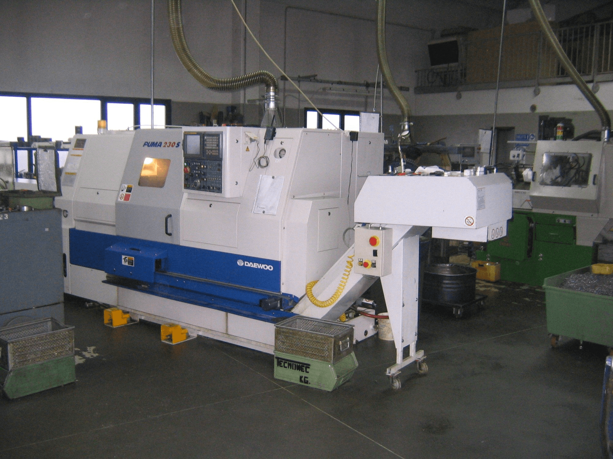 Koneen DAEWOO Puma 230SC etunäkymä