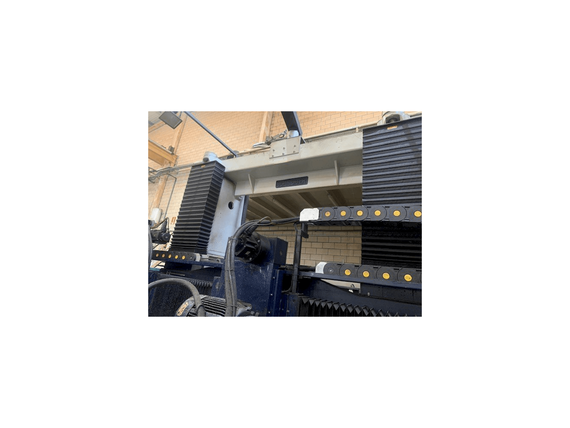 Koneen Schneider DFS-4 etunäkymä